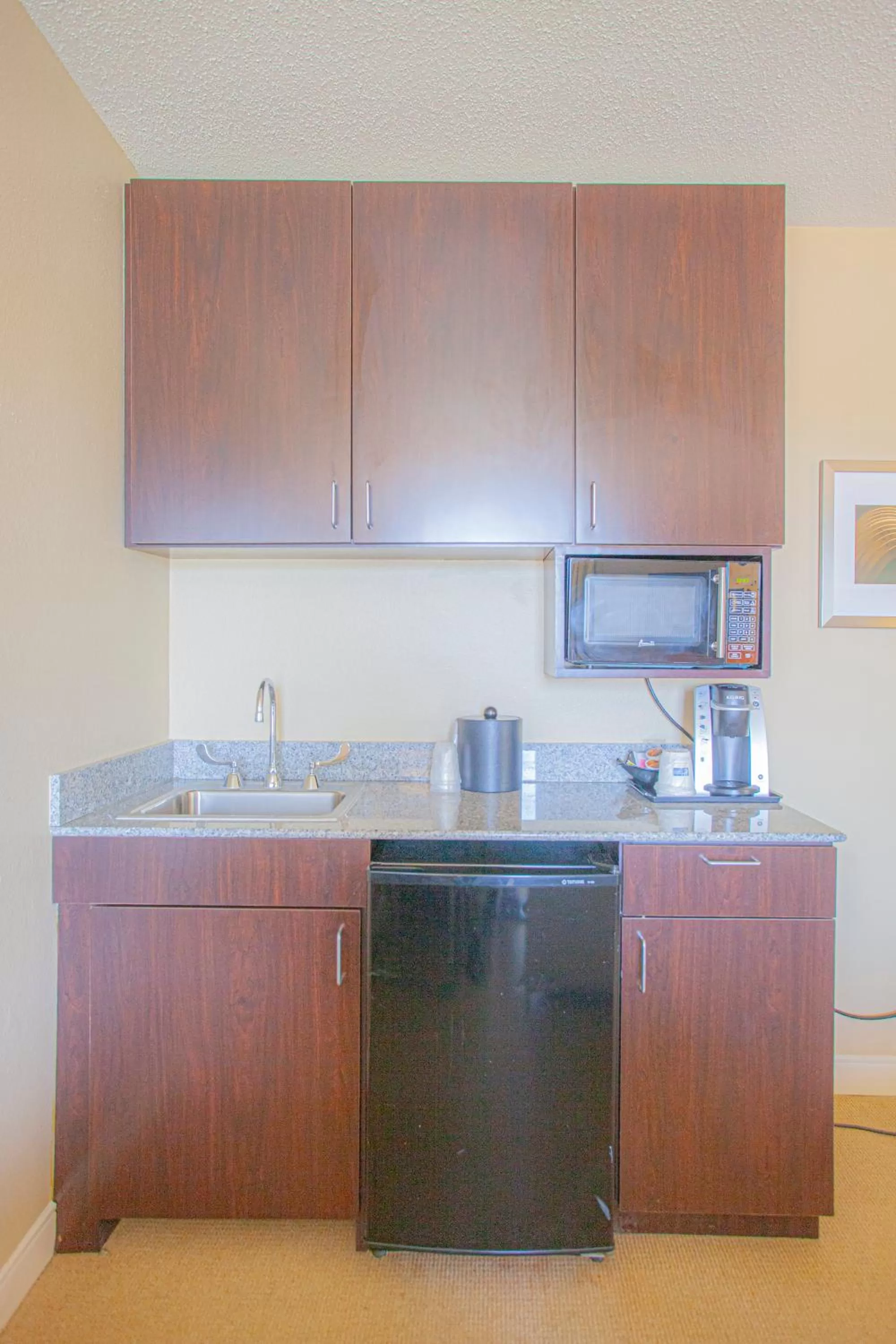 Kitchen or kitchenette in Holiday Inn & Suites Spring - The Woodlands