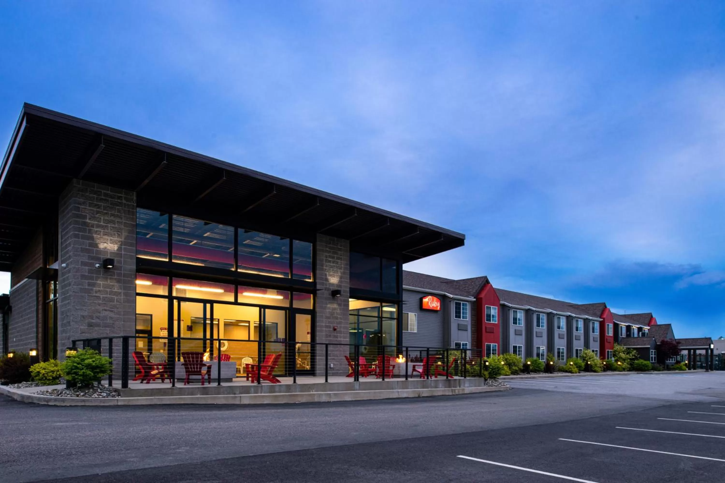 Property building in Hotel Ruby Sandpoint
