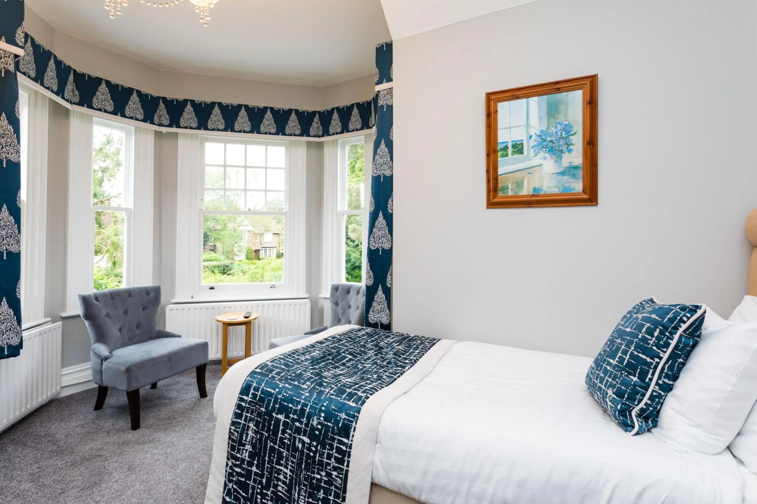 Bed in The Lawn Guest House Gatwick