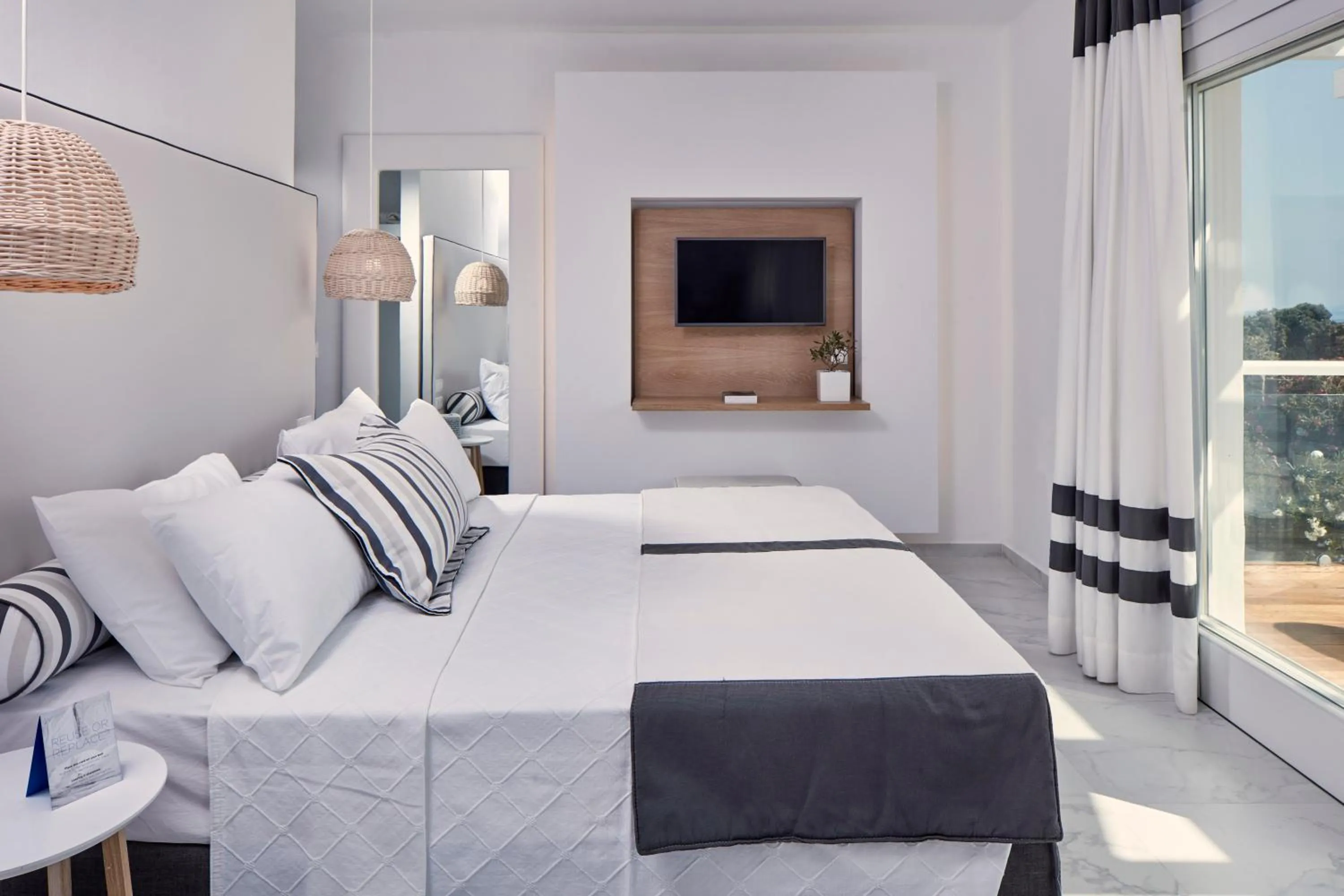 Balcony/Terrace, Bed in Archipelagos Hotel - Small Luxury Hotels of the World