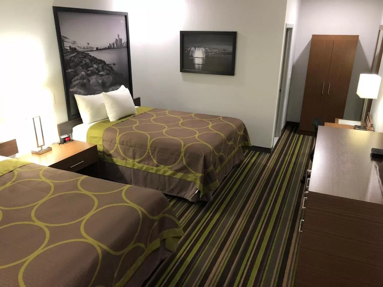 Photo of the whole room in Super 8 by Wyndham Windsor/Dougall