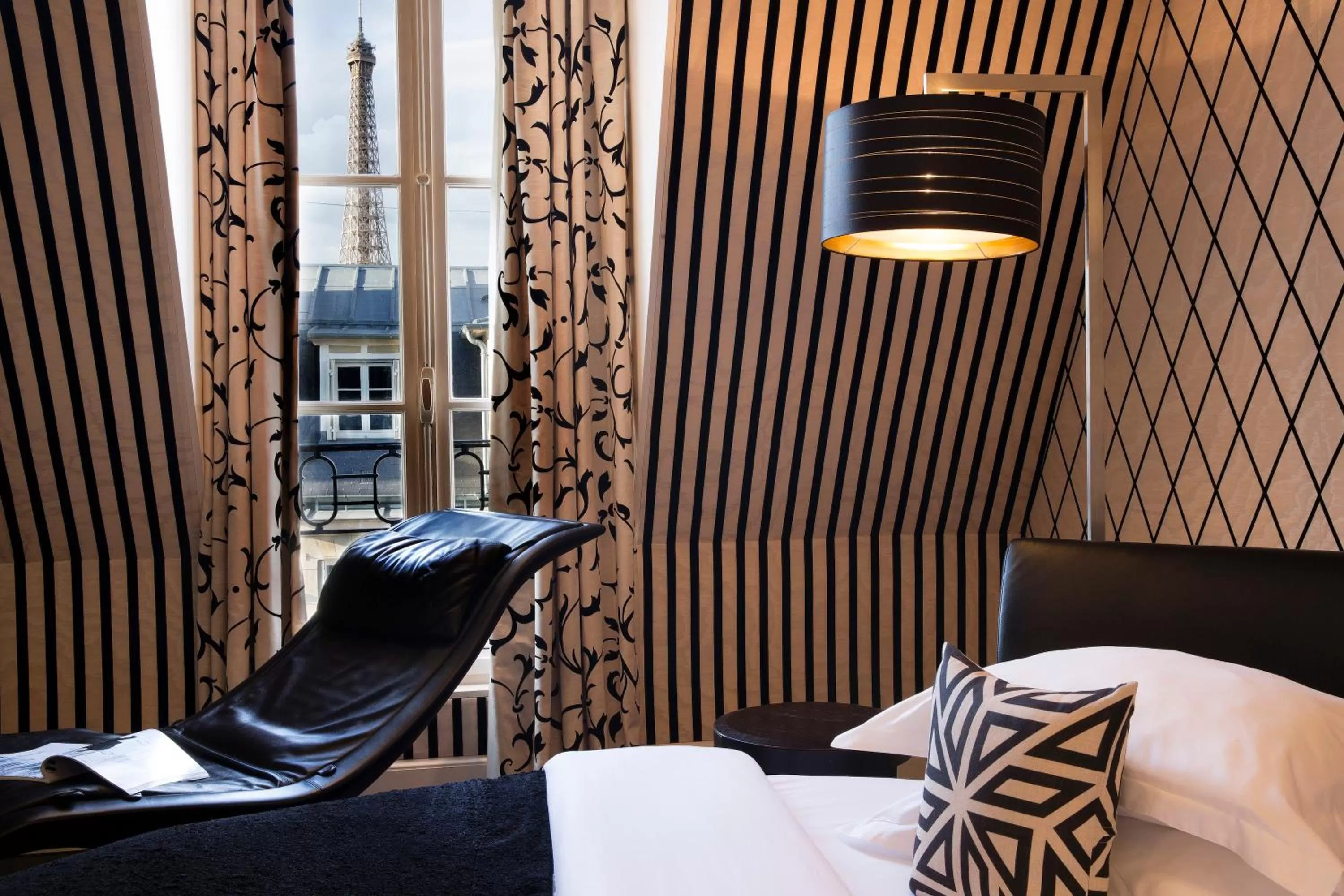 Bed in Hotel Ares Eiffel