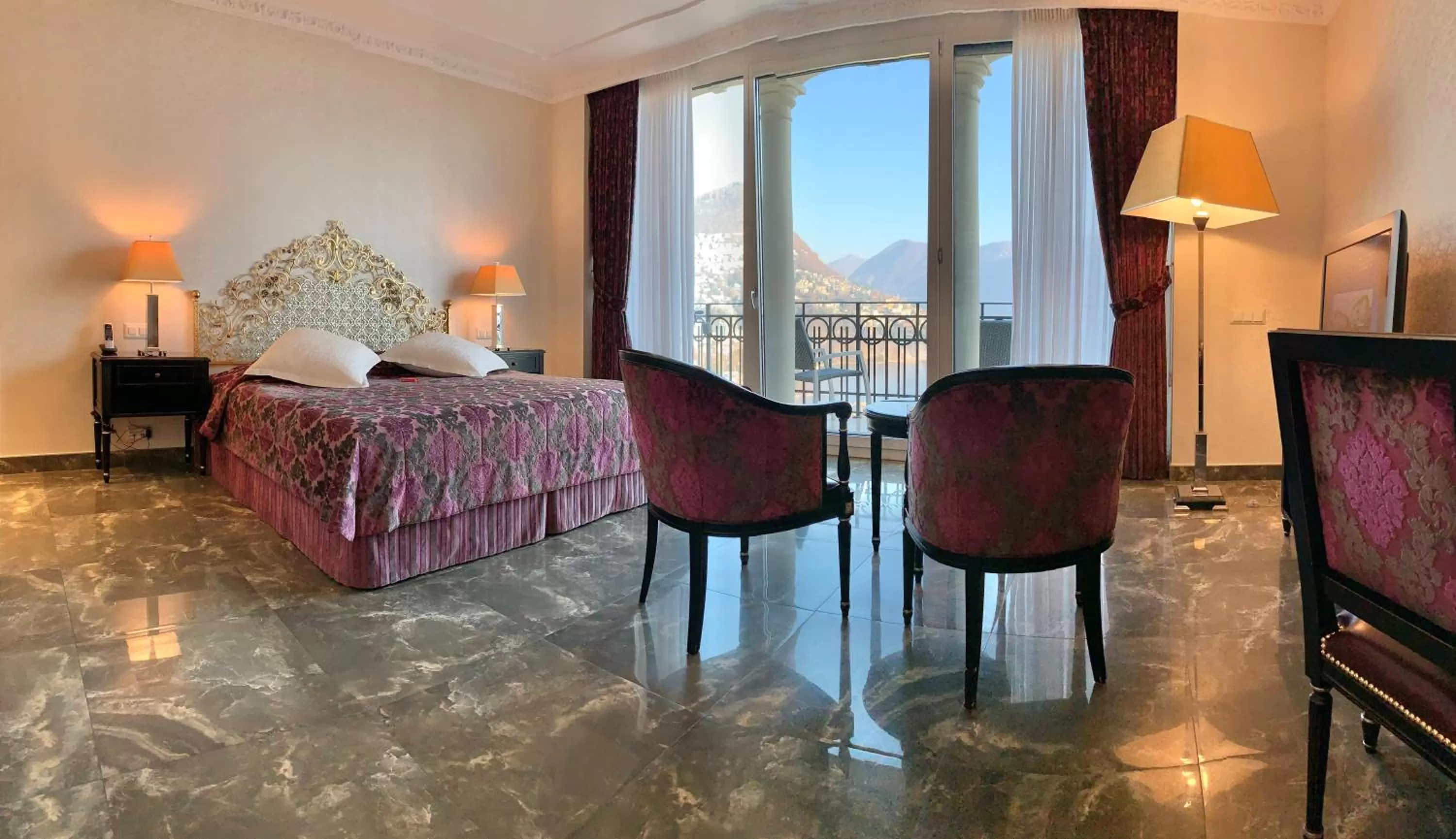 Bed in Continental Parkhotel