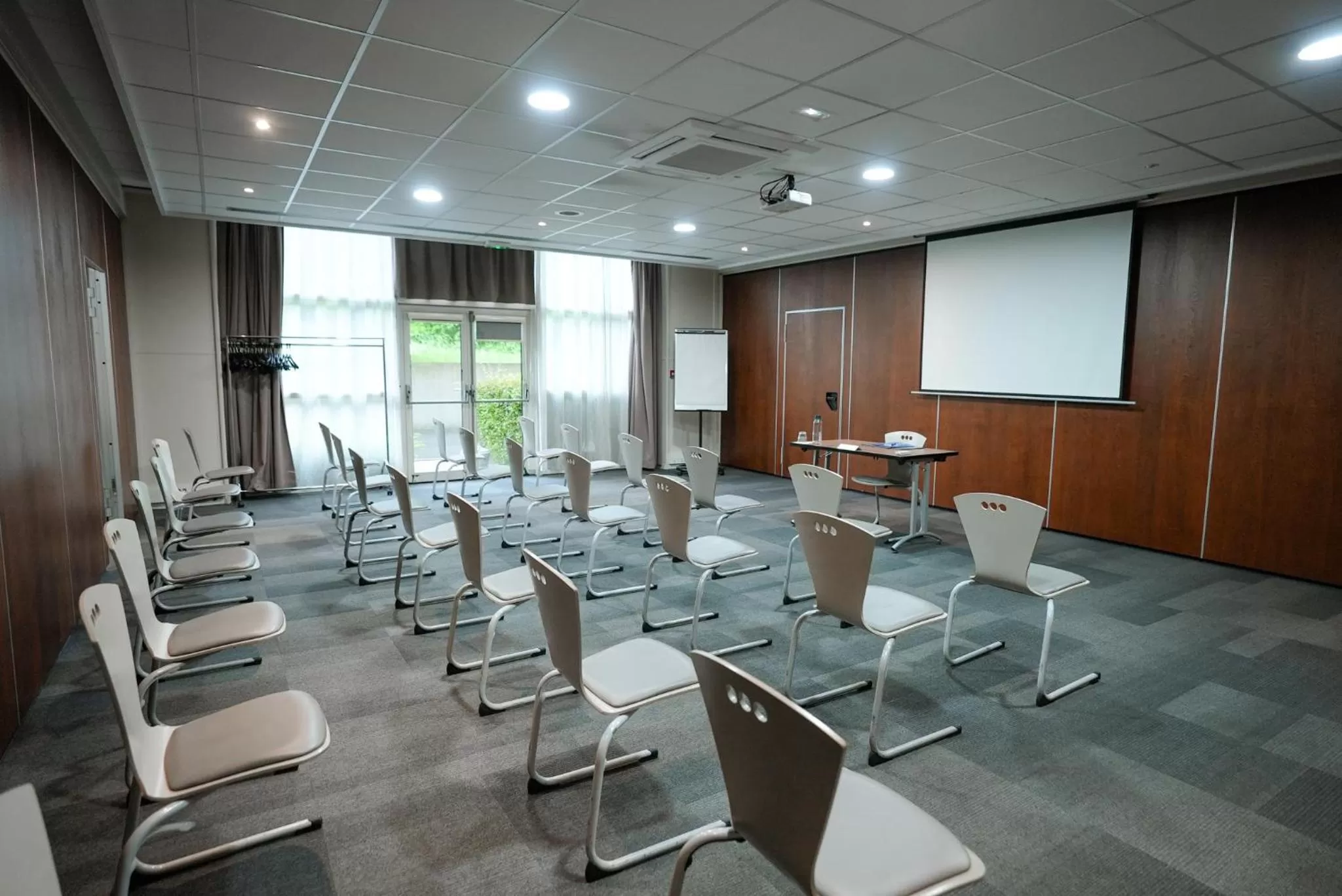 Meeting/conference room in Campanile Paris CDG Airport Villepinte