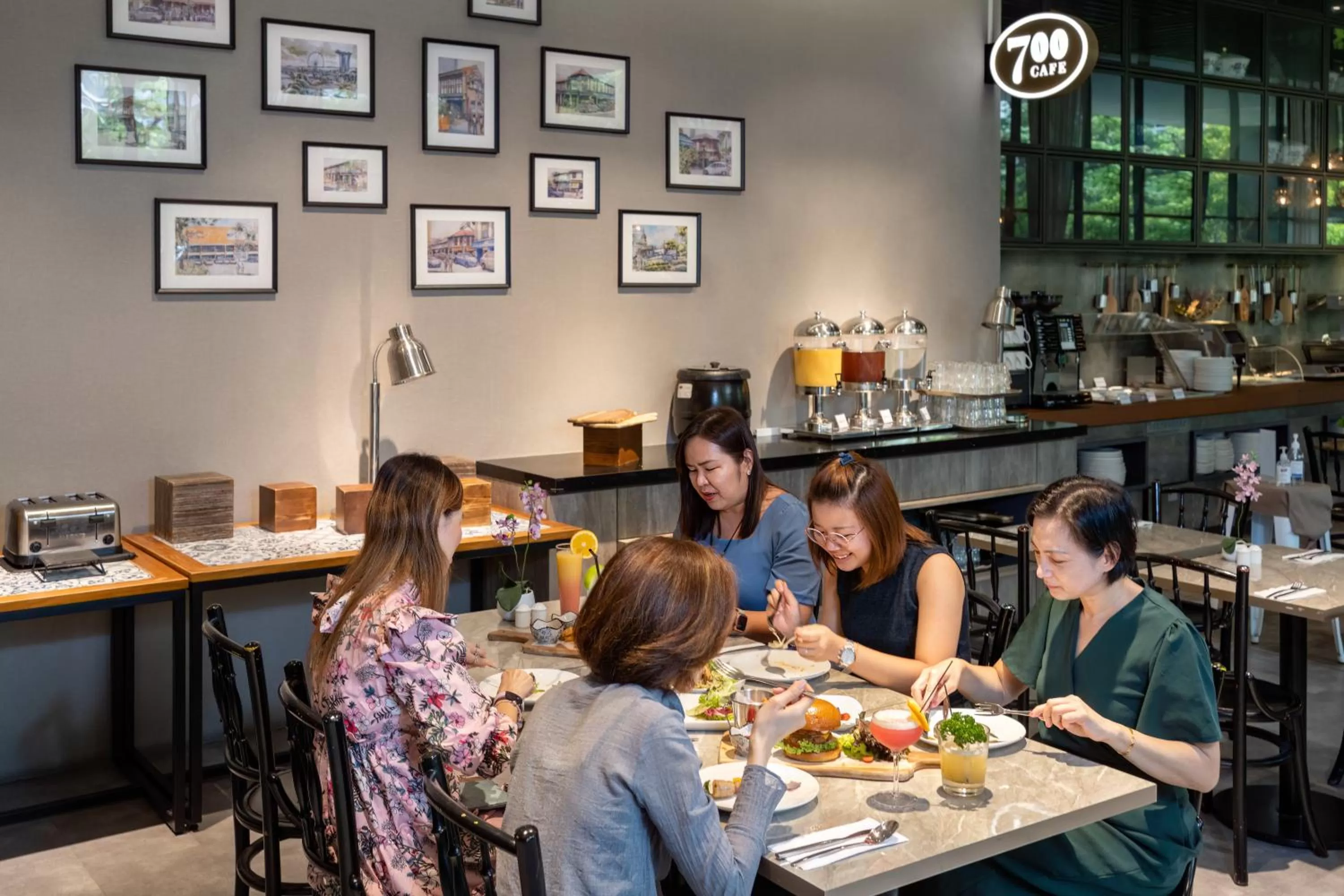 Restaurant/places to eat in Hotel Traveltine Downtown Singapore, Trademark Collection