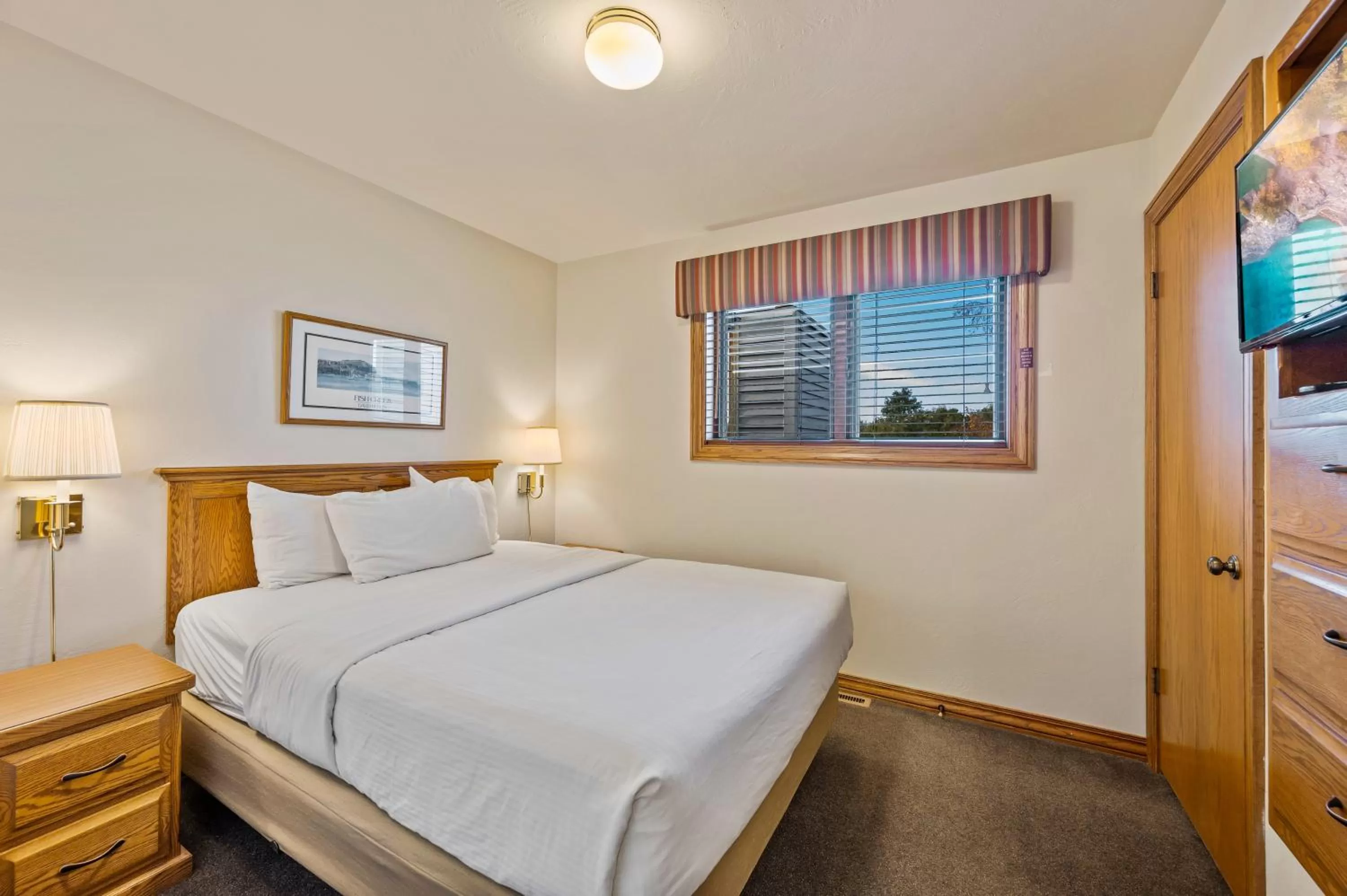 Bed in Evergreen Hill Condominiums