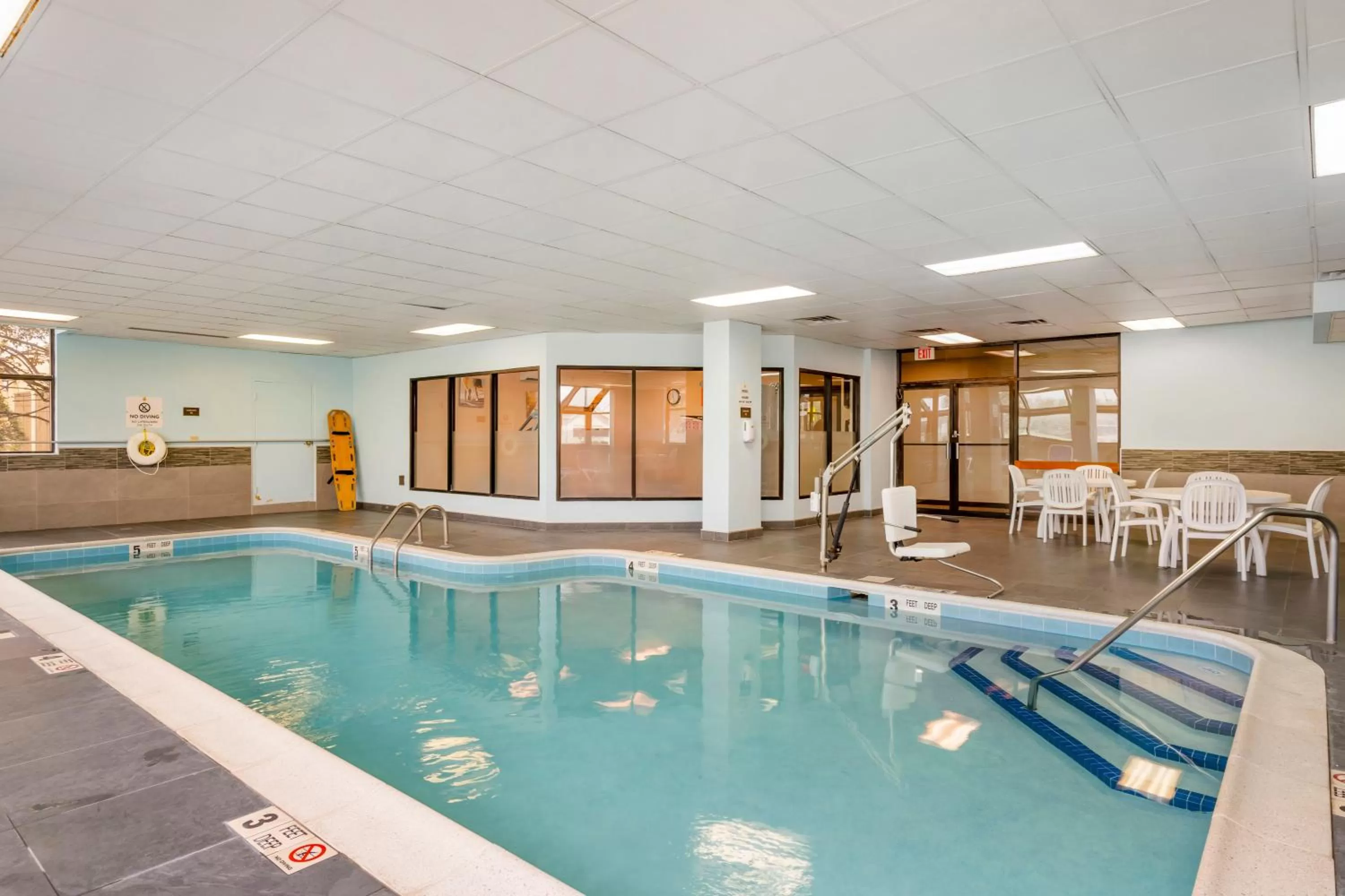 Swimming pool in Comfort Inn & Suites Watertown - 1000 Islands