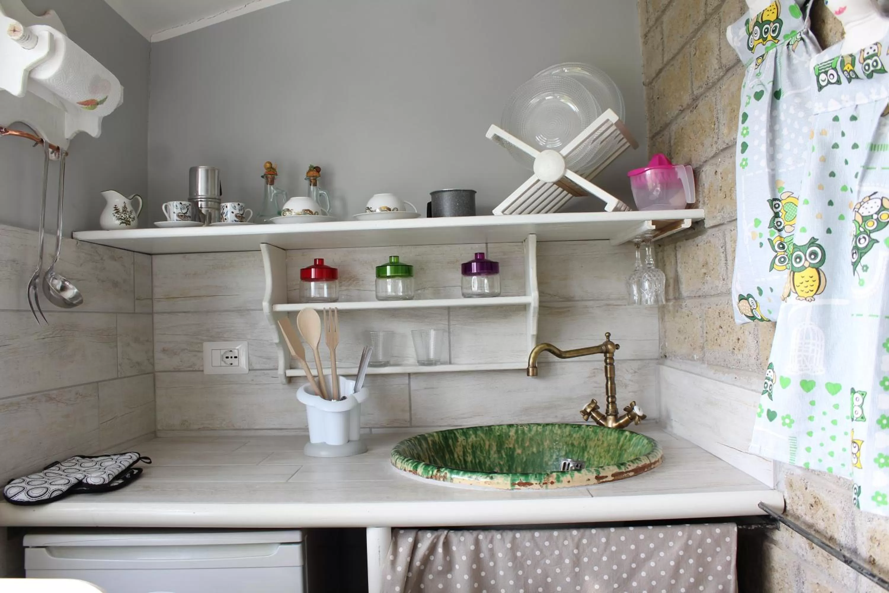 Kitchen or kitchenette, Bathroom in Bed and Breakfast Romantica Evasione