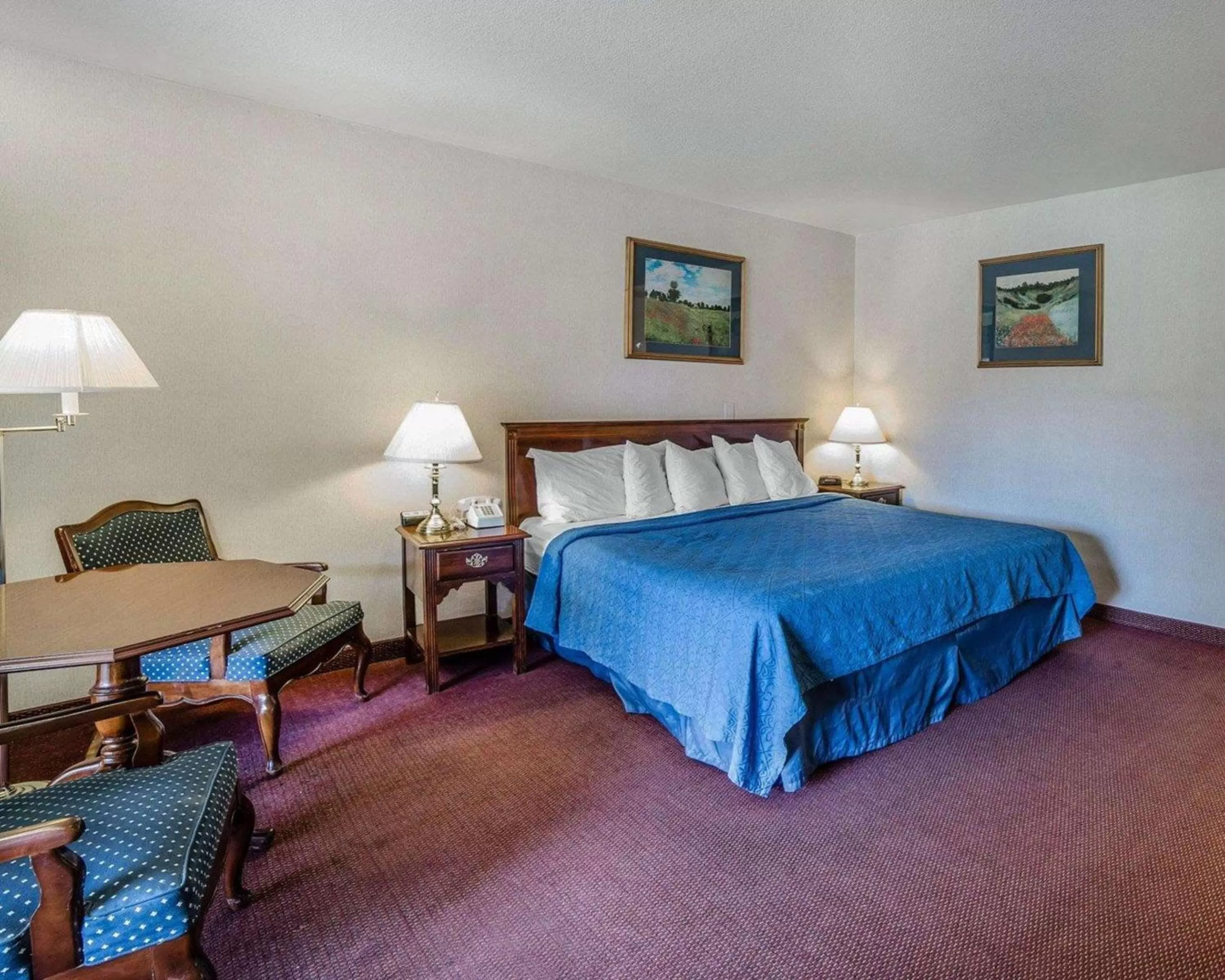 Photo of the whole room, Bed in Econo Lodge Near Reno-Sparks Convention Center
