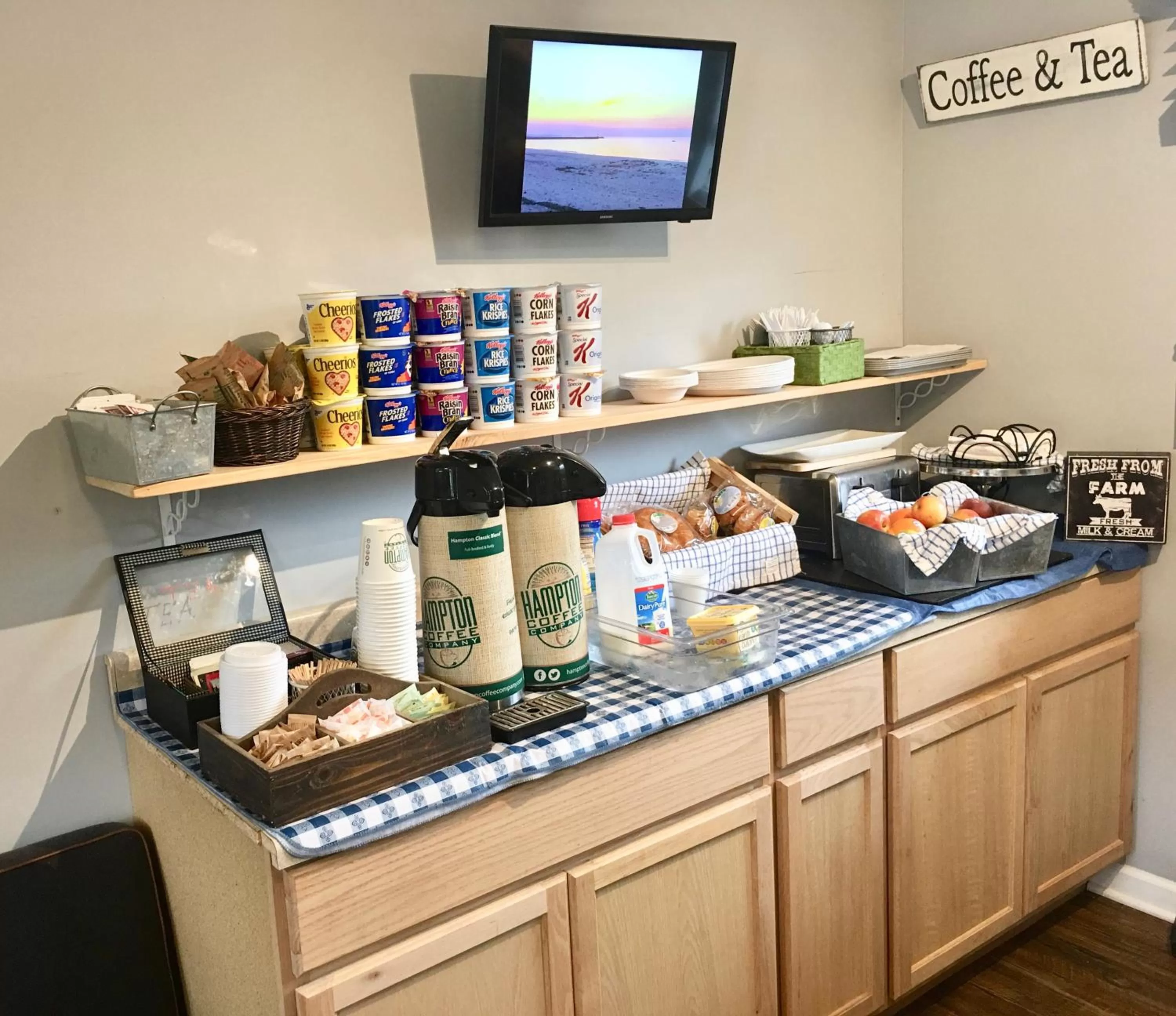 Breakfast in Shorewood Inn