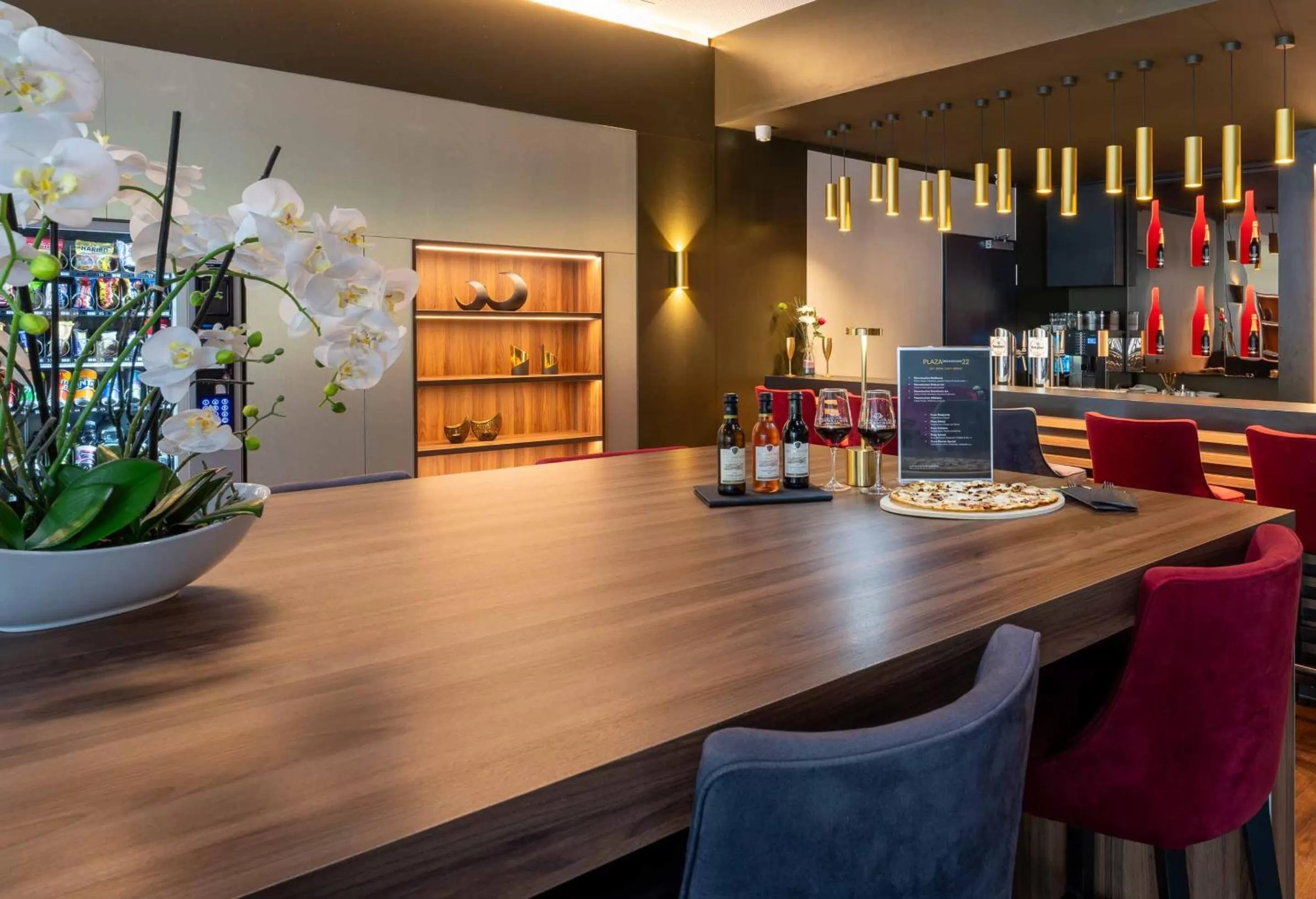 Lounge or bar in PLAZA Premium Karlsruhe