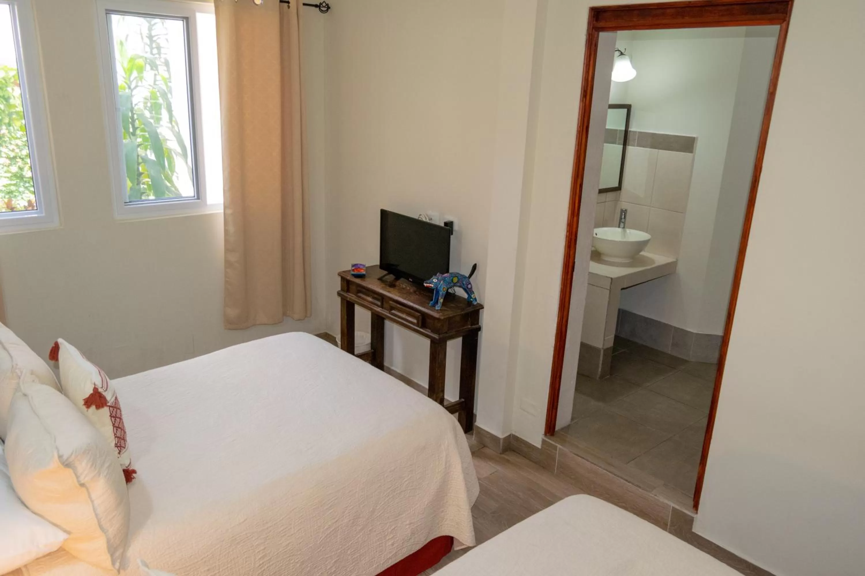 Photo of the whole room, Bed in Hostal Donde Regina