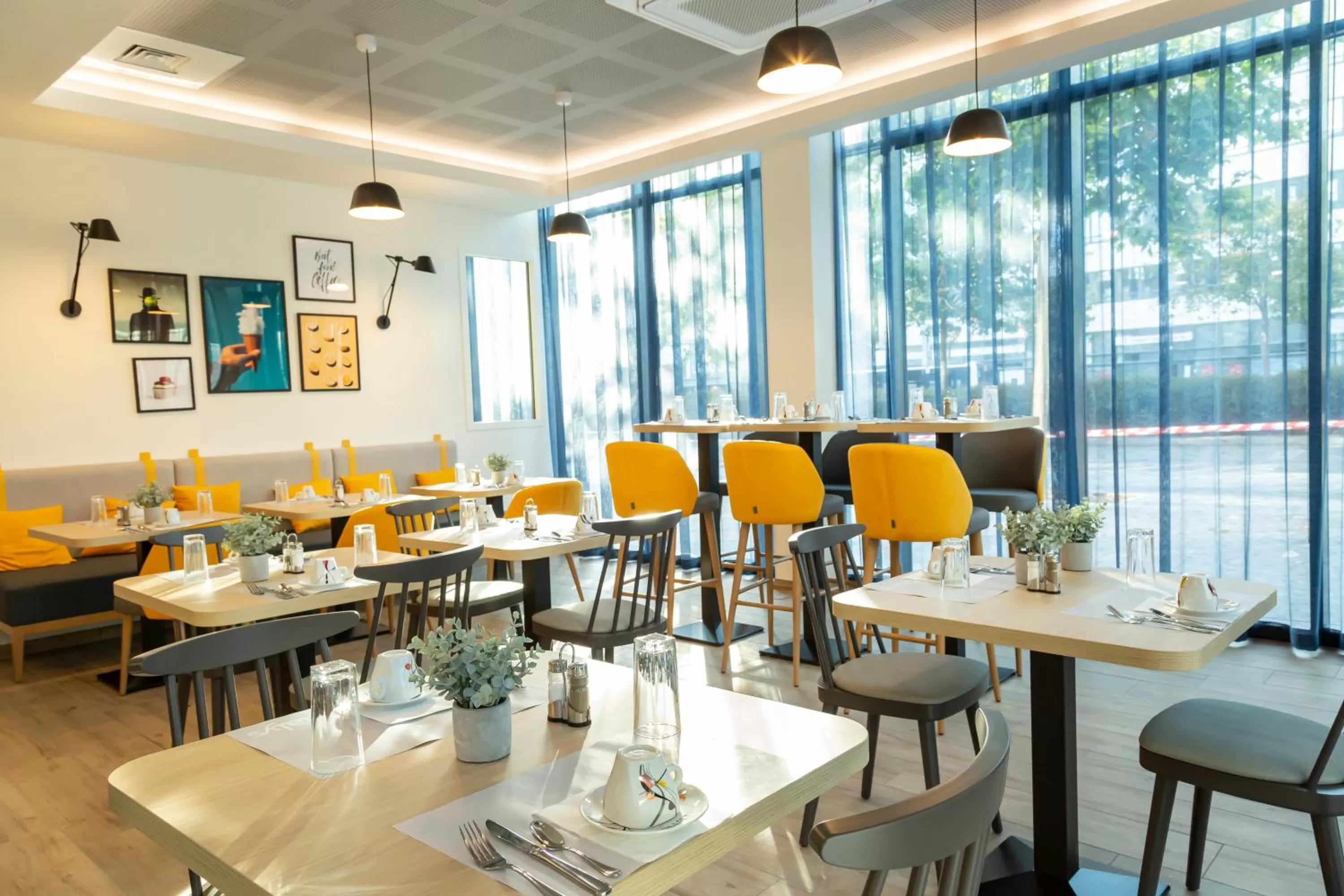 Buffet breakfast in Appart Hotel Odalys City Le Havre Centre