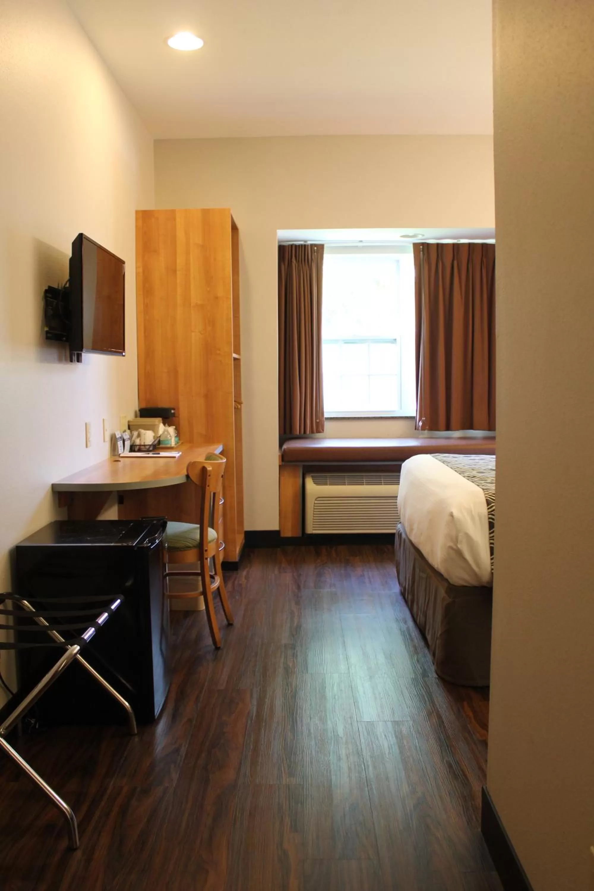 TV and multimedia, Bed in York Microtel Inn & Suites by Wyndham