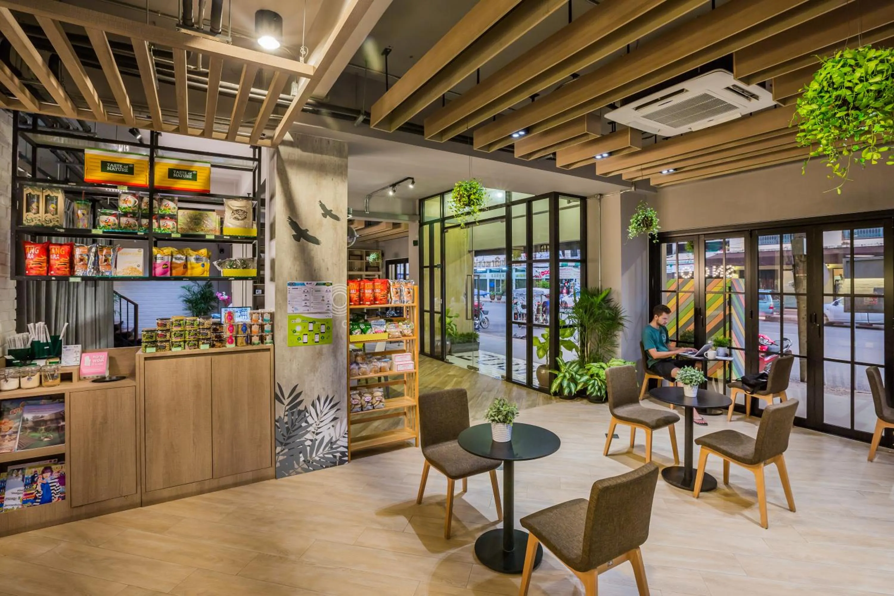 Coffee/tea facilities in Snoozz Hotel Krabi