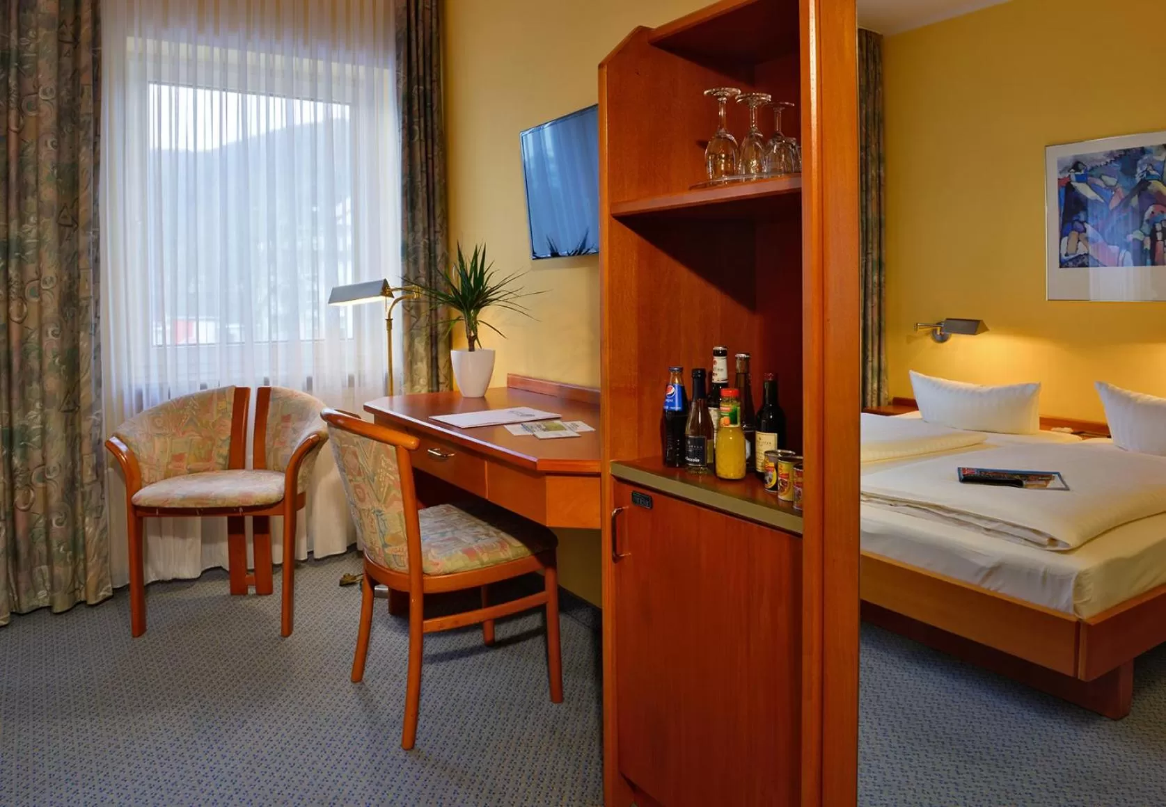 Bed in Rheinhotel Vier Jahreszeiten Bad Breisig