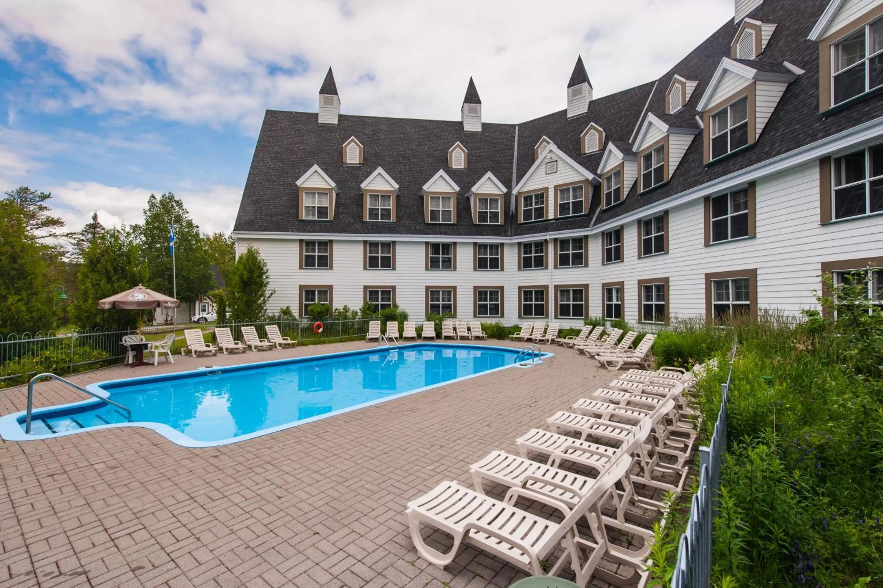 Pool view in Gîte du Mont-Albert - Sepaq