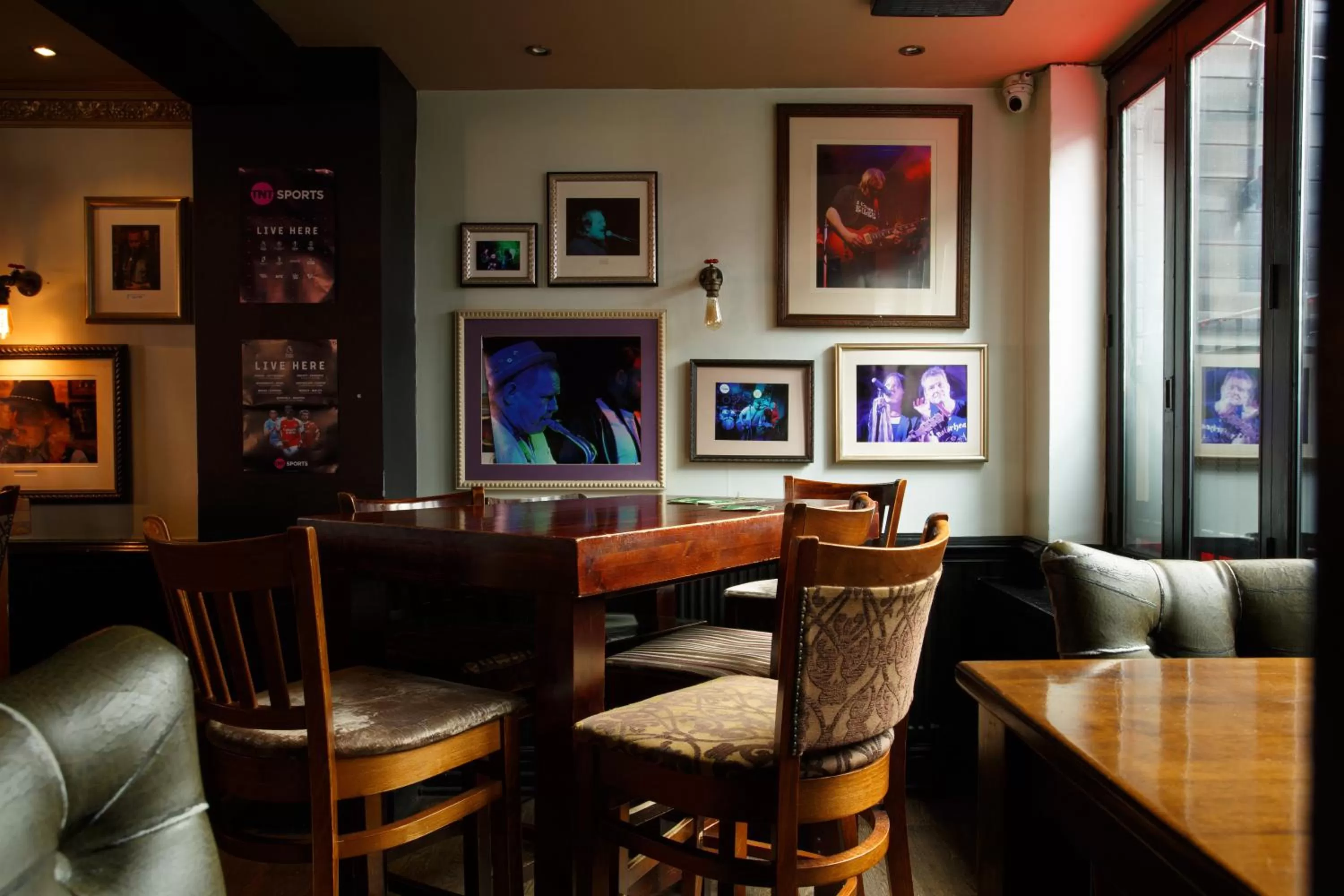 Restaurant/places to eat in The Saddle Inn