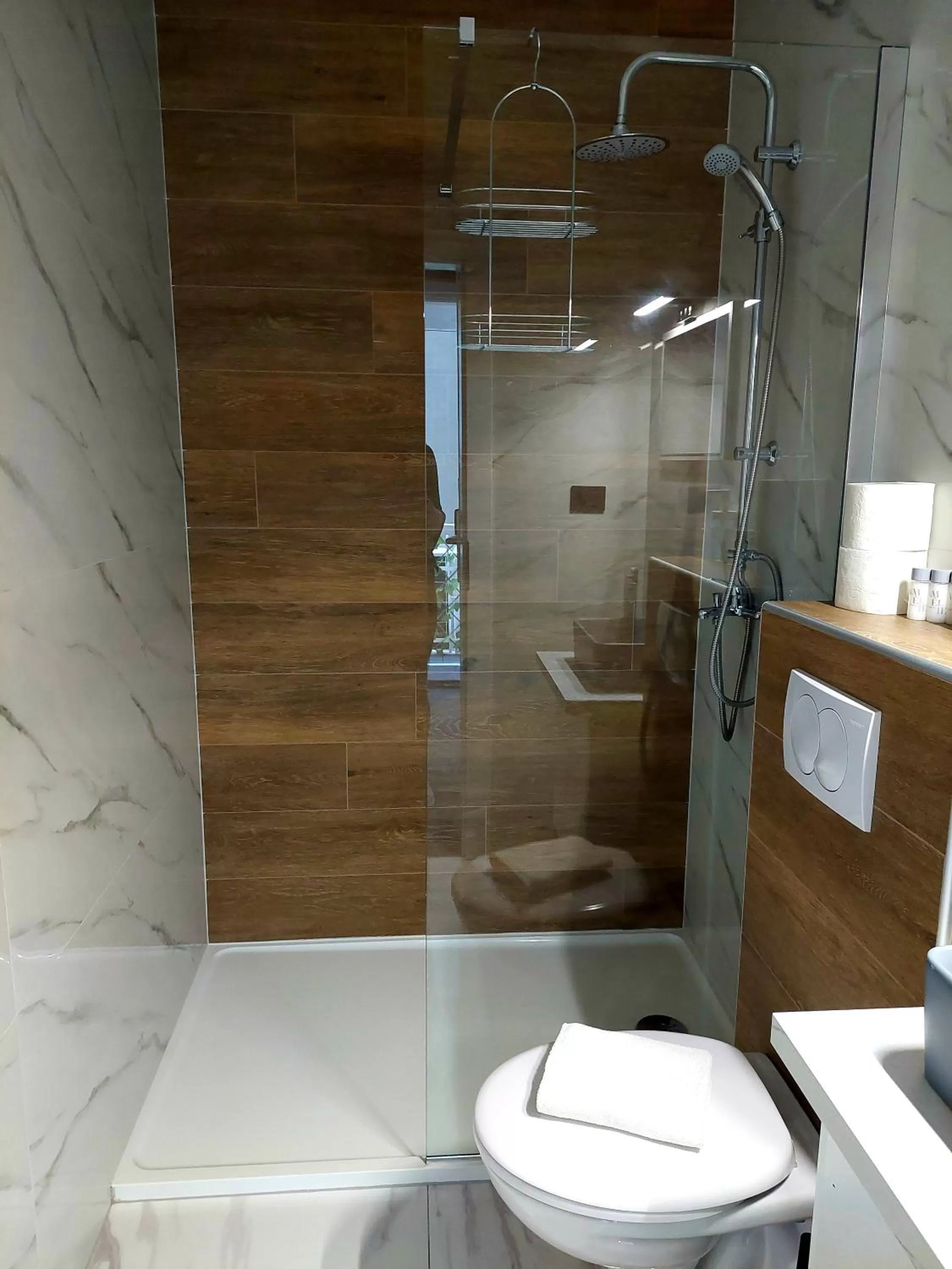 Shower, Bathroom in A8 b&b