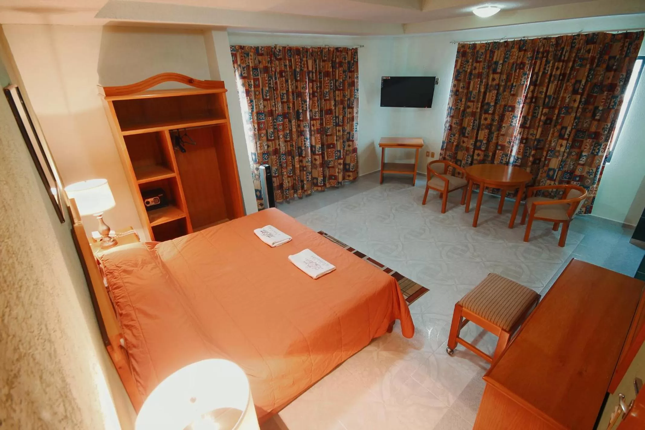 Bed in HOTEL EL CONQUISTADOR MONARCA.