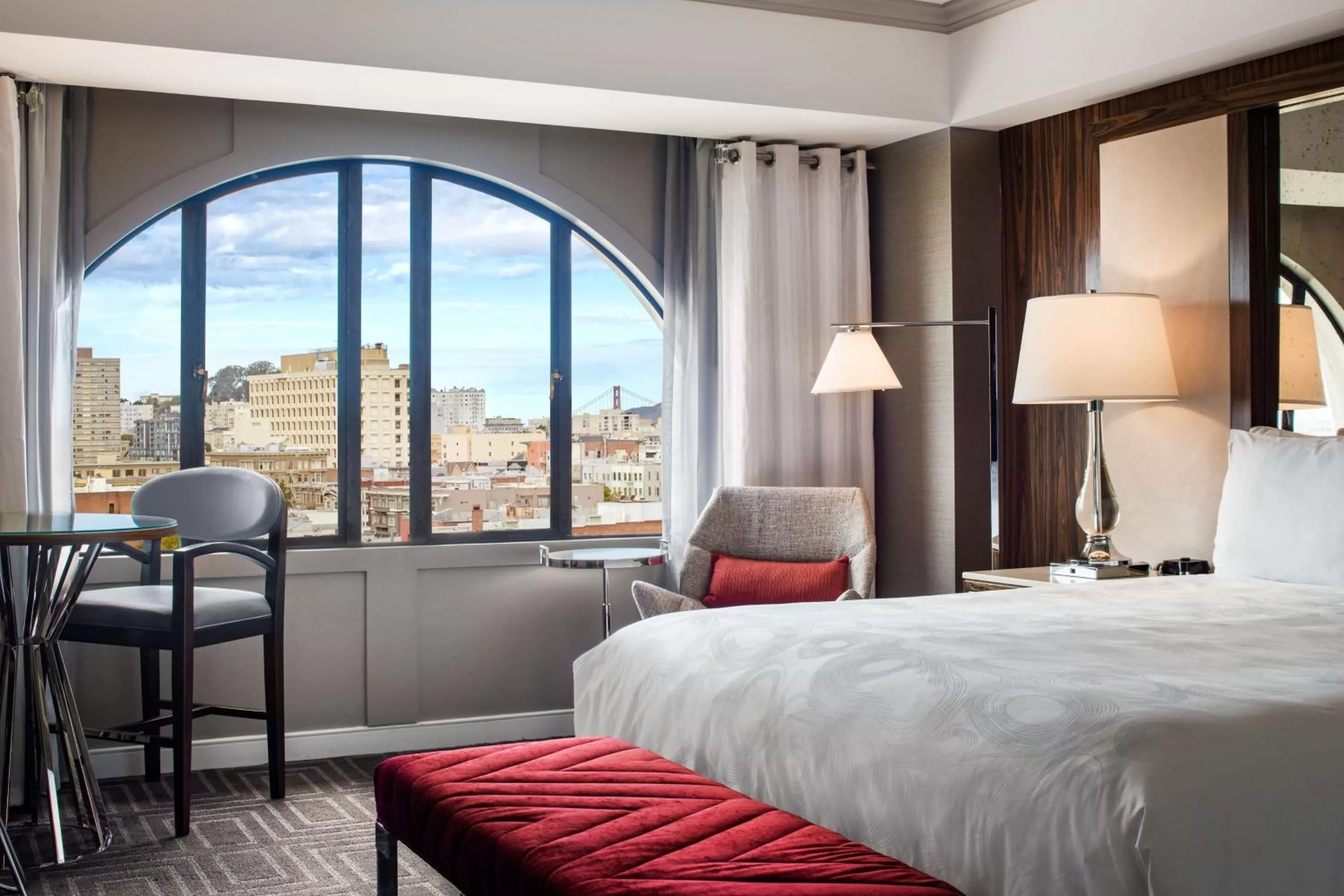 Photo of the whole room, Bed in JW Marriott San Francisco Union Square