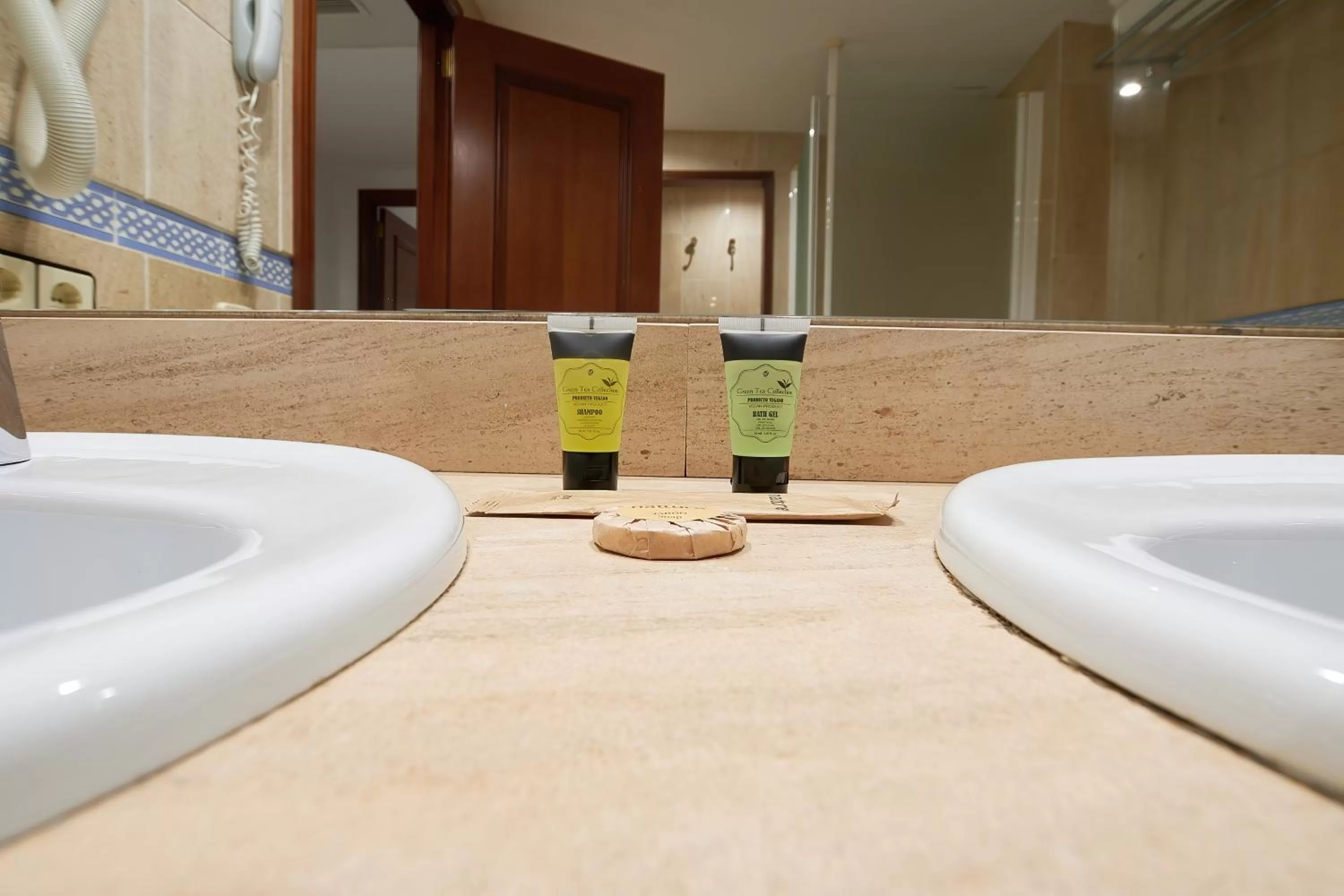 Two Connecting Double Rooms in Crisol Jardines de Córdoba