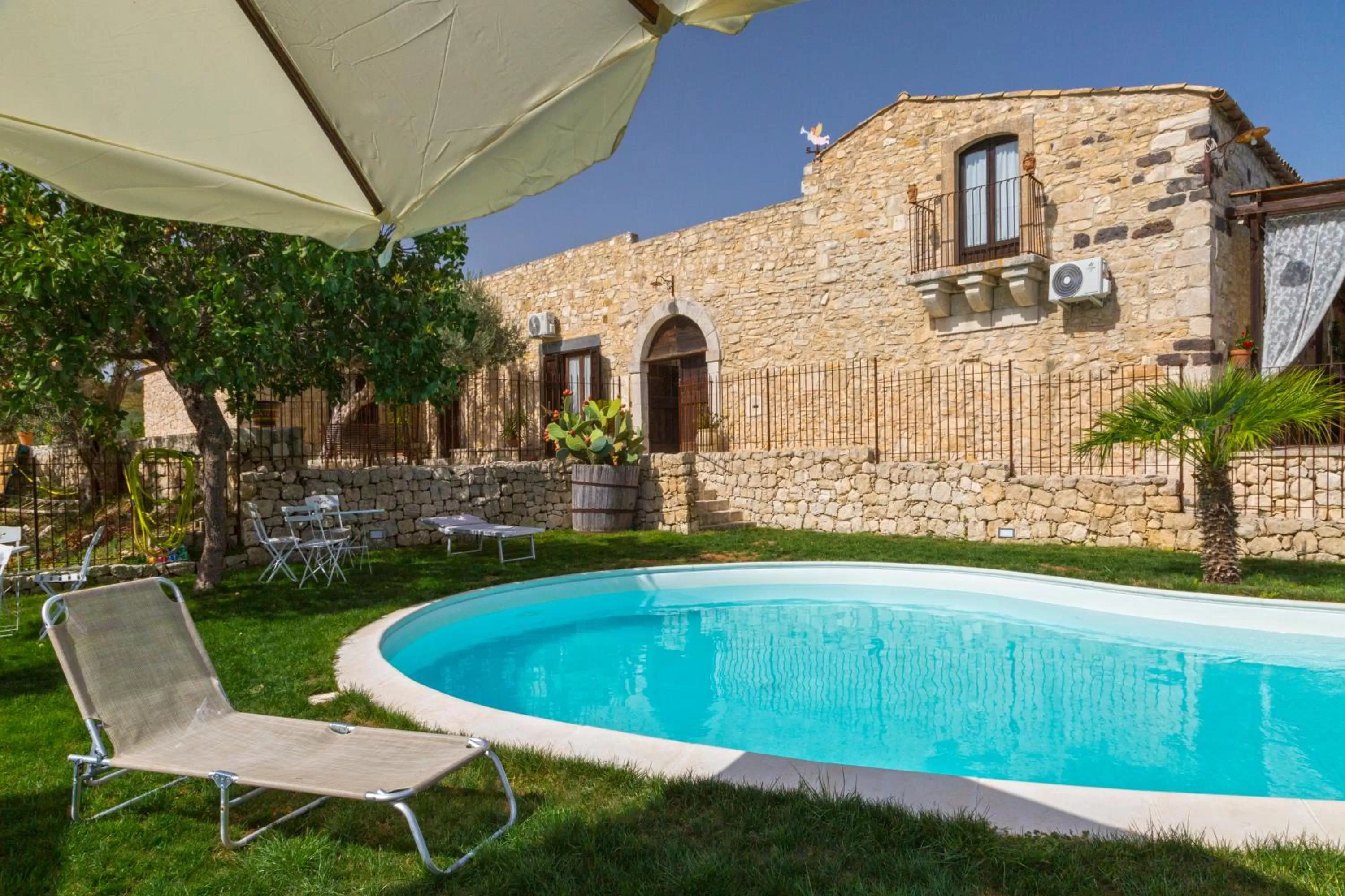 Swimming pool in Masseria Fortificata Lo Zafferaneto