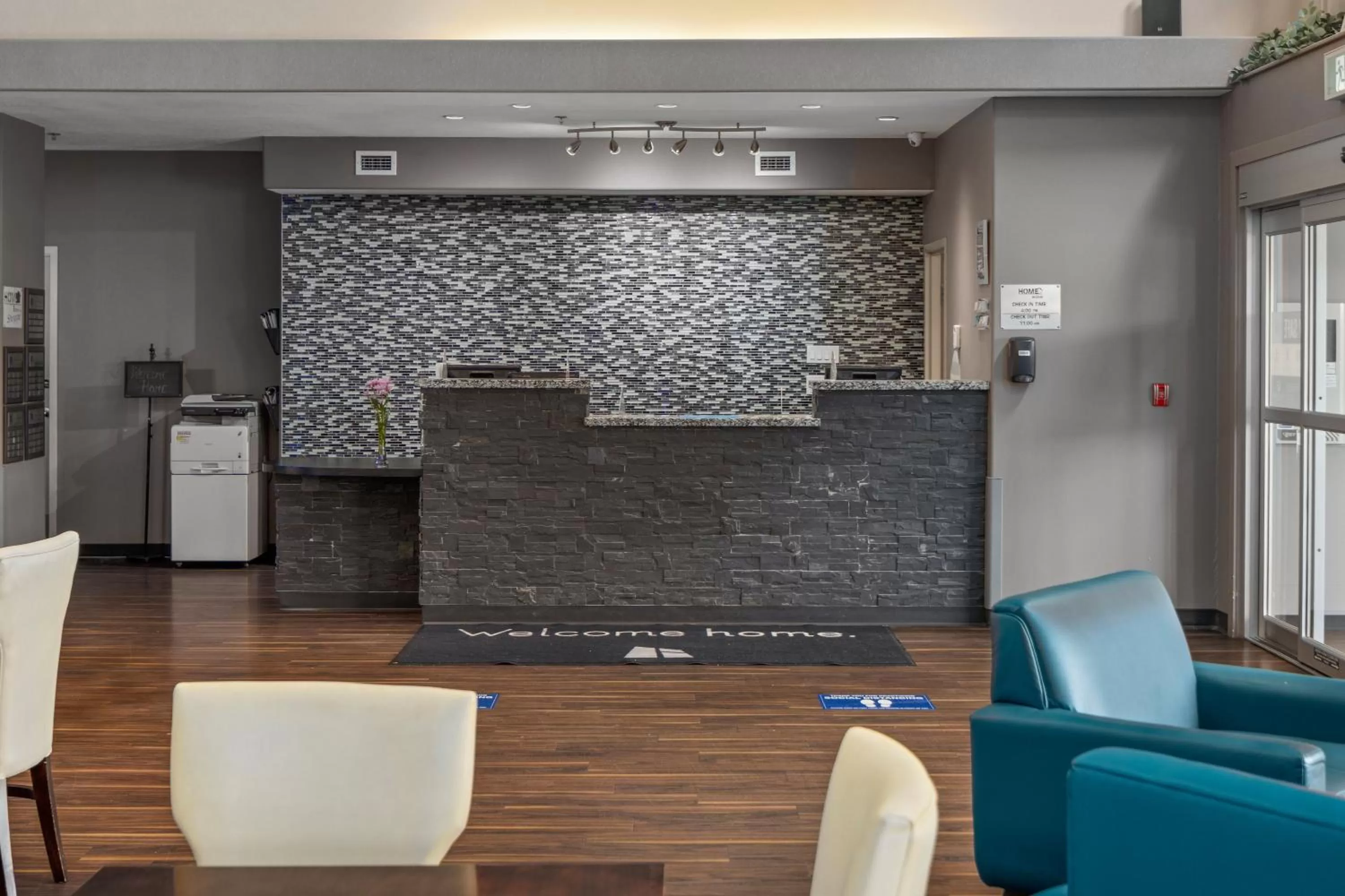 Lobby or reception in Home Inn & Suites Regina Airport