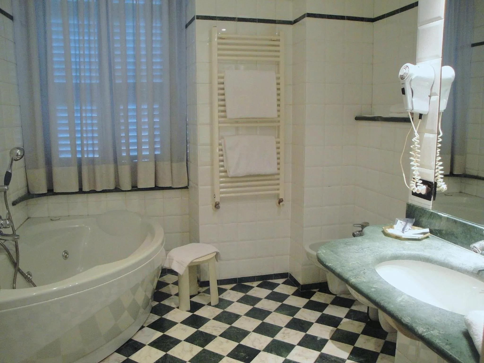 Bathroom in Hotel Due Mondi