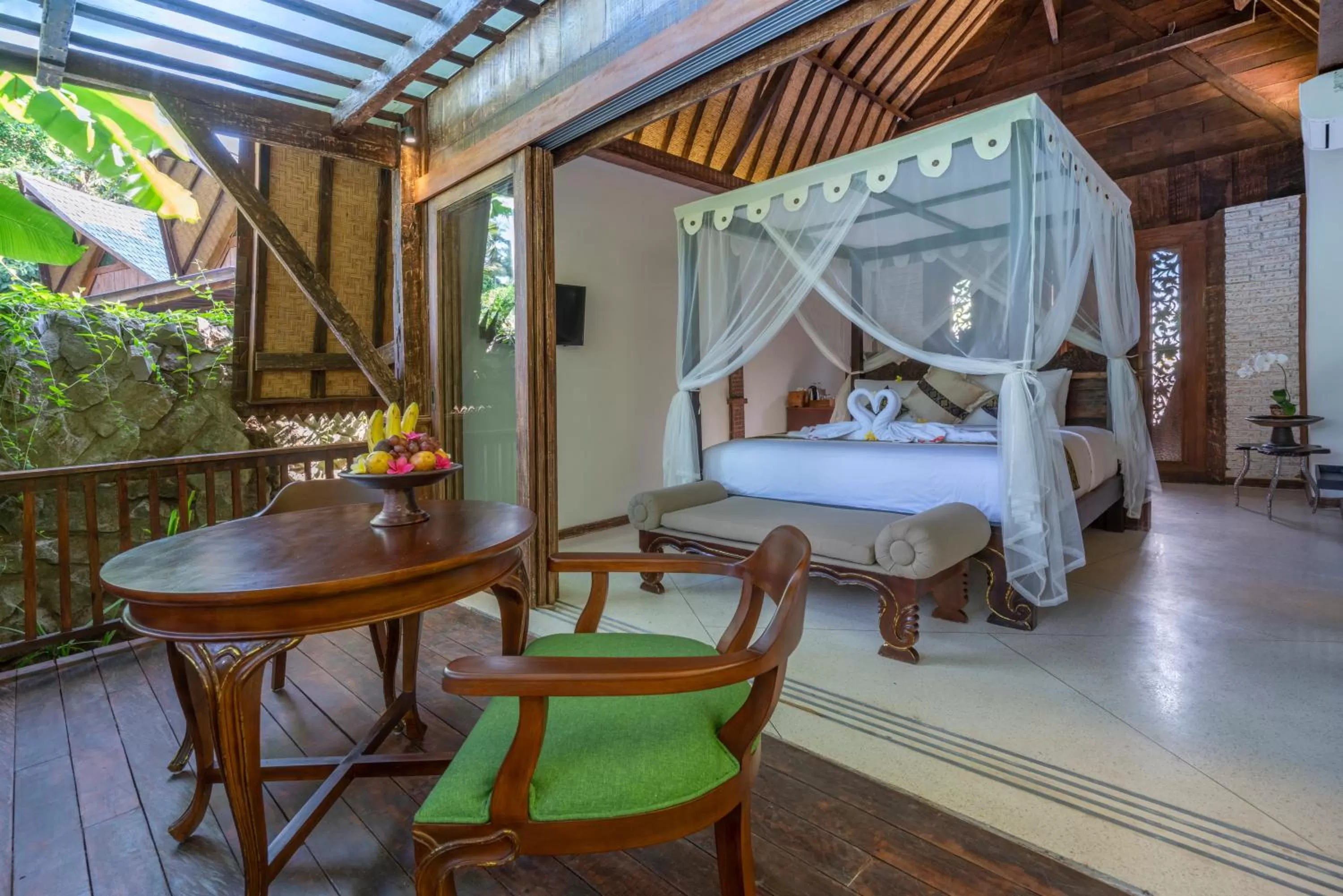 Patio, Bed in Menzel Ubud