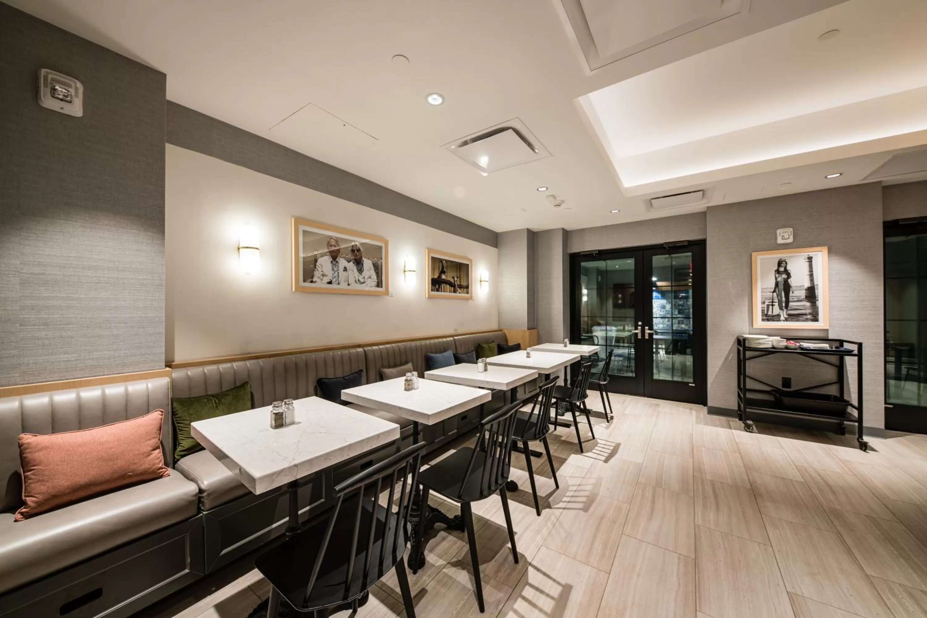 Restaurant/places to eat in Pestana Park Avenue