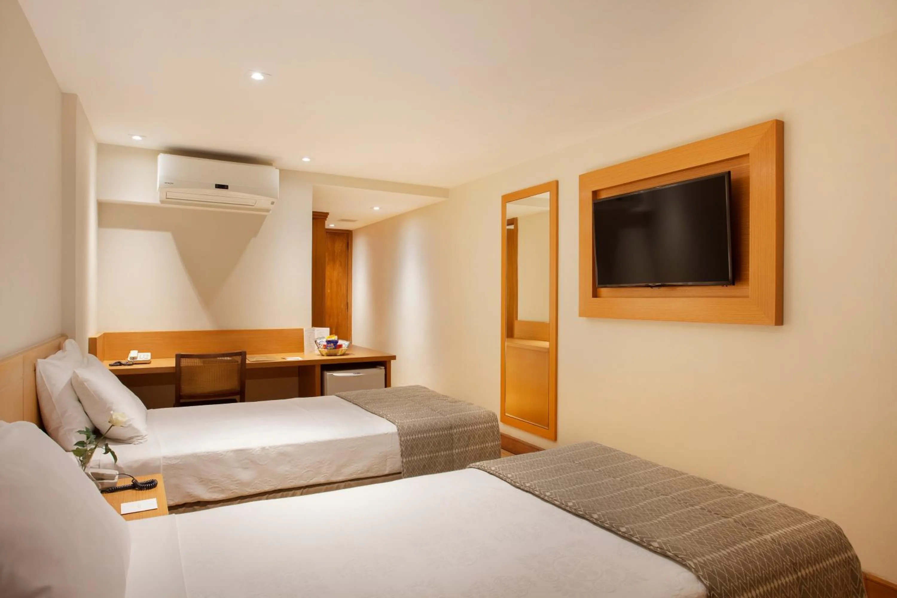 TV and multimedia, Bed in Windsor Palace Copacabana