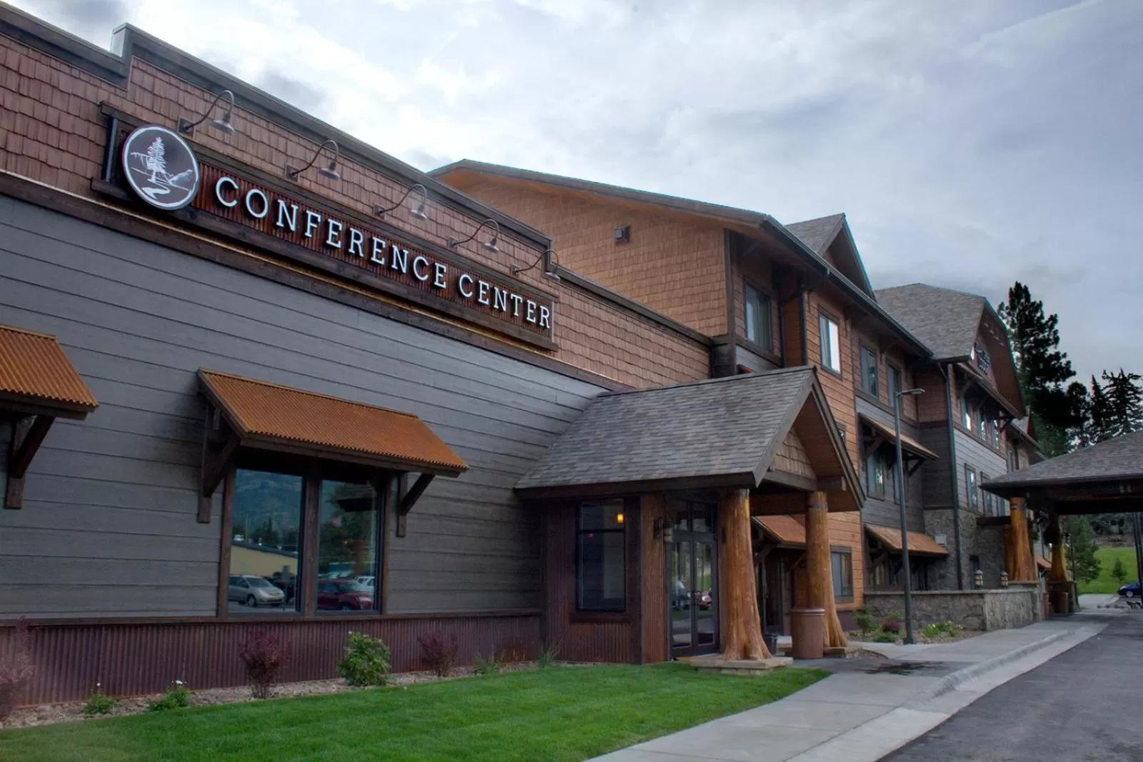 Facade/entrance in Cedar Creek Lodge & Conference Center