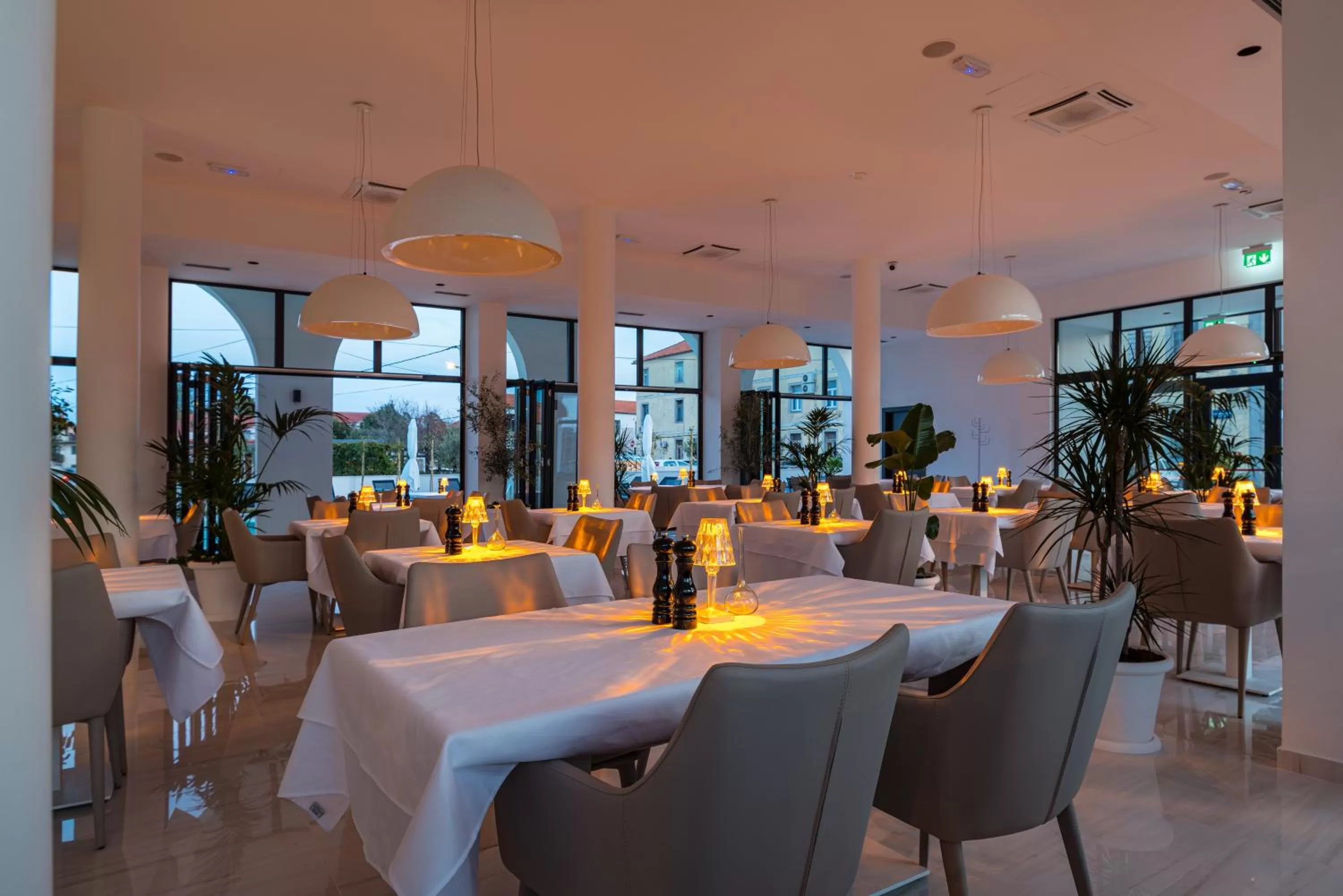 Restaurant/places to eat in Miramare Hotel