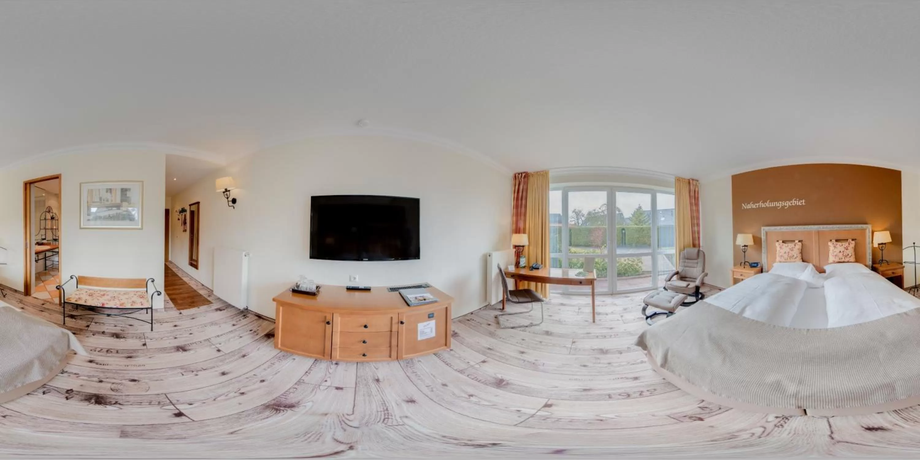 Communal lounge/ TV room, Bed in Hotel zur Post NEW STYLE