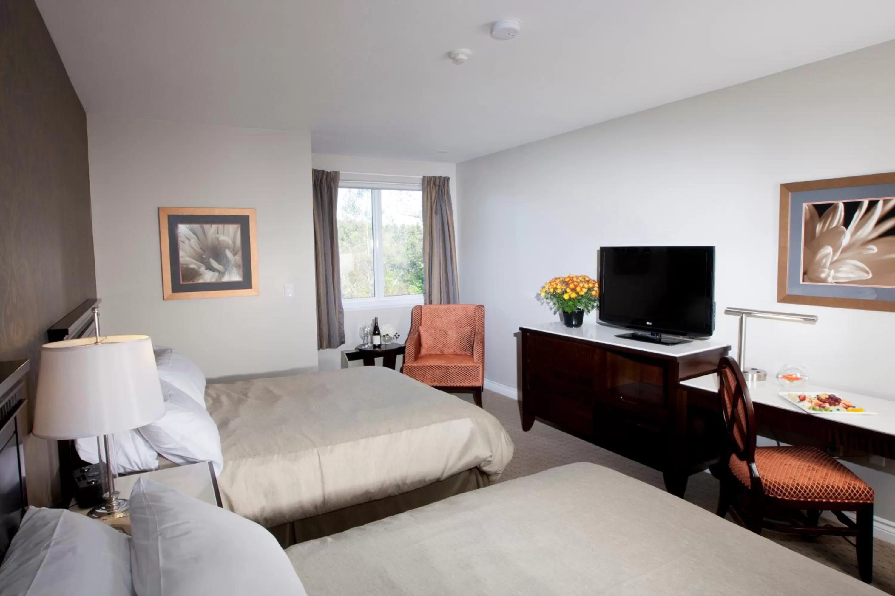 Queen Room with Two Queen Beds in Elm Hurst Inn & Spa