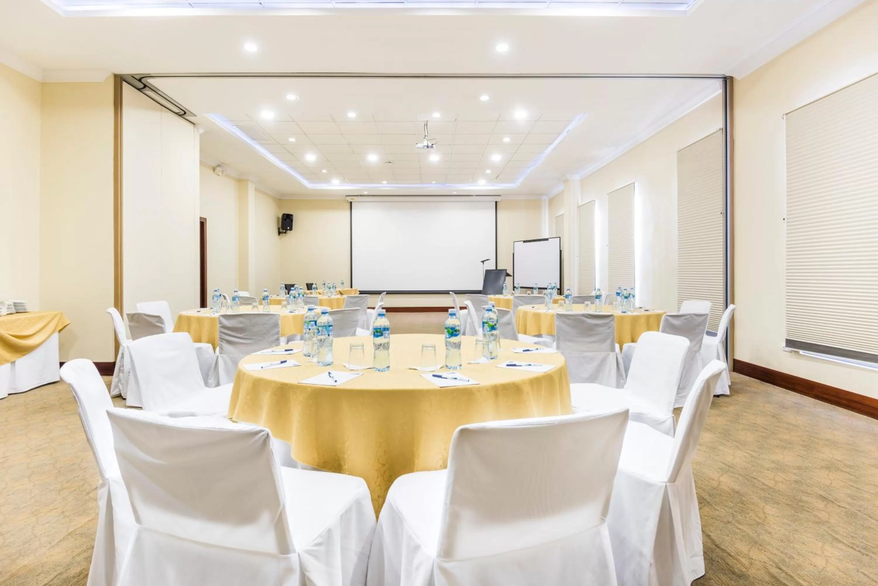 Meeting/conference room in Holiday Inn Express Quito by IHG