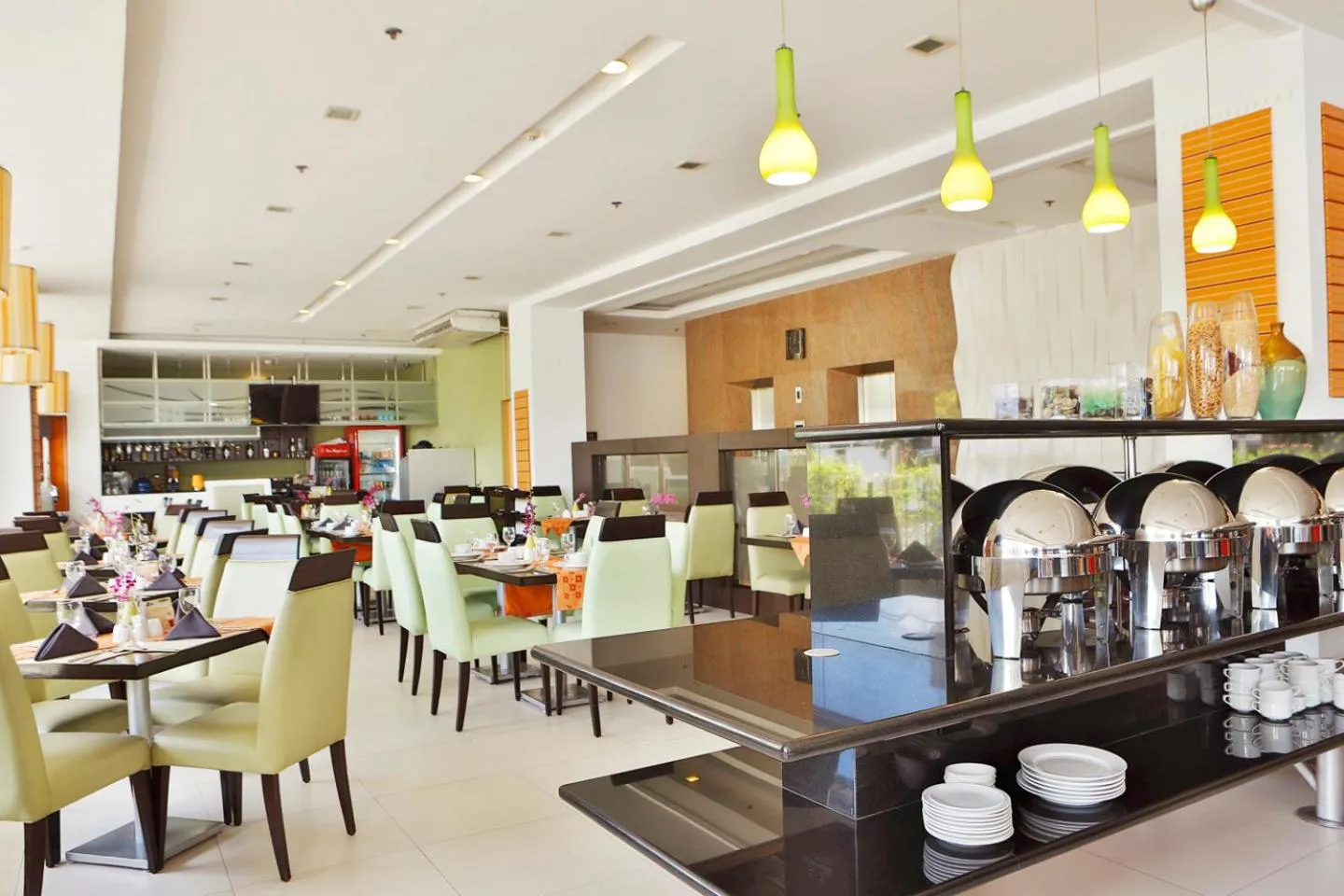Restaurant/places to eat in Alpa City Suites Hotel