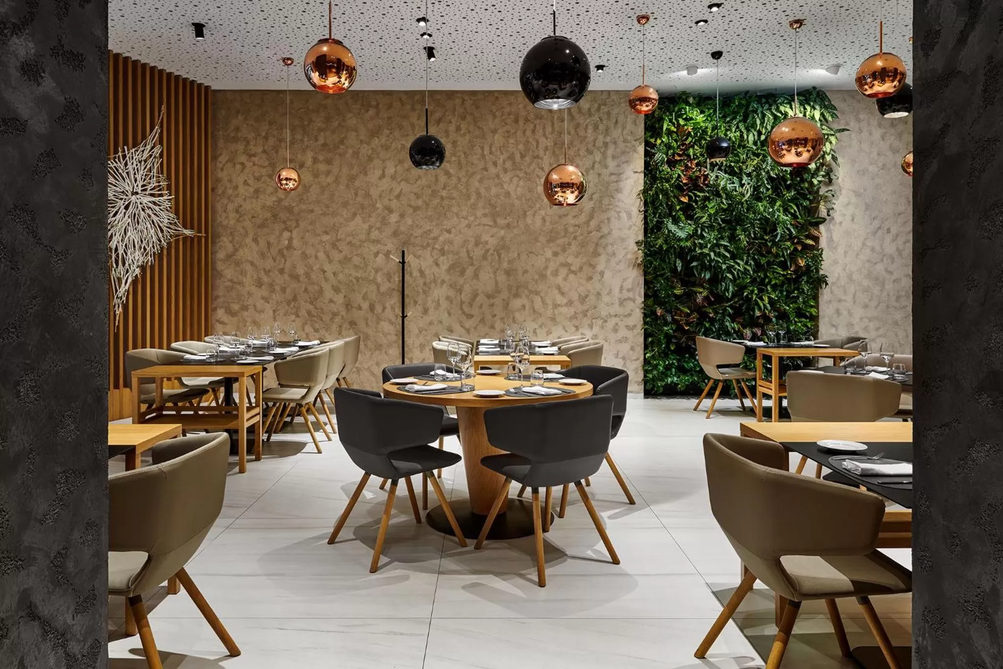 Restaurant/places to eat in Hotel Passage