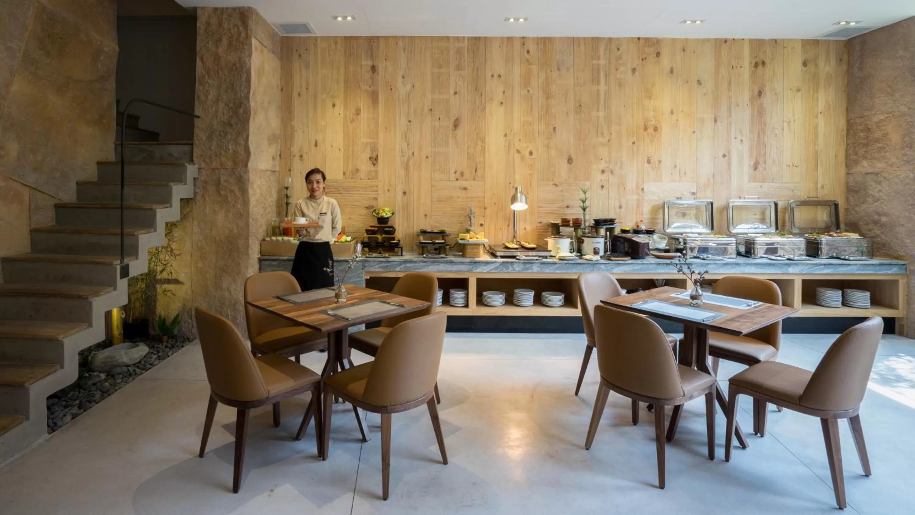 Restaurant/places to eat in Silverland Yen Hotel