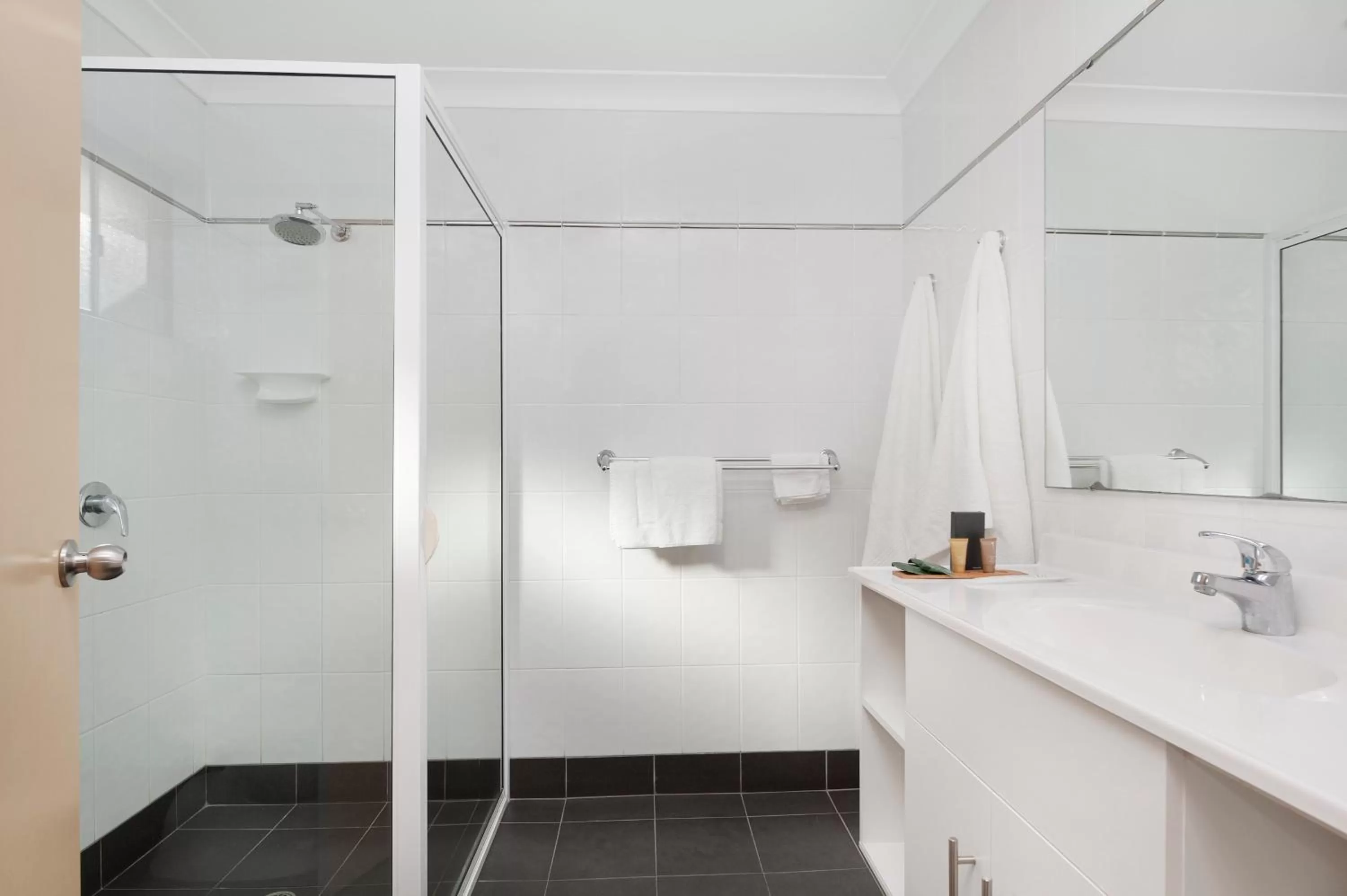 Executive Twin Room in Sunseeker Motor Inn