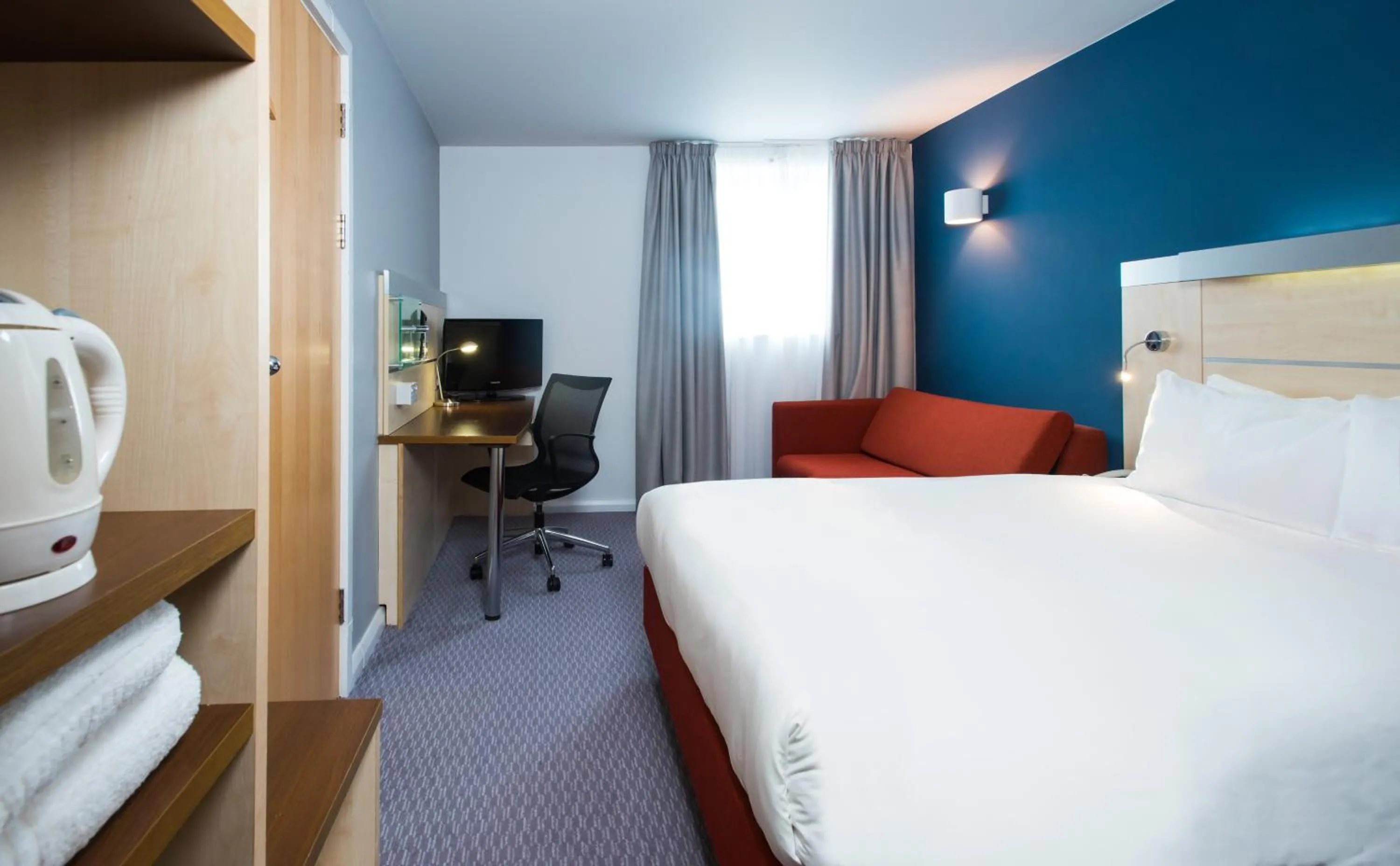 Photo of the whole room, Bed in Holiday Inn Express Swindon City Centre by IHG