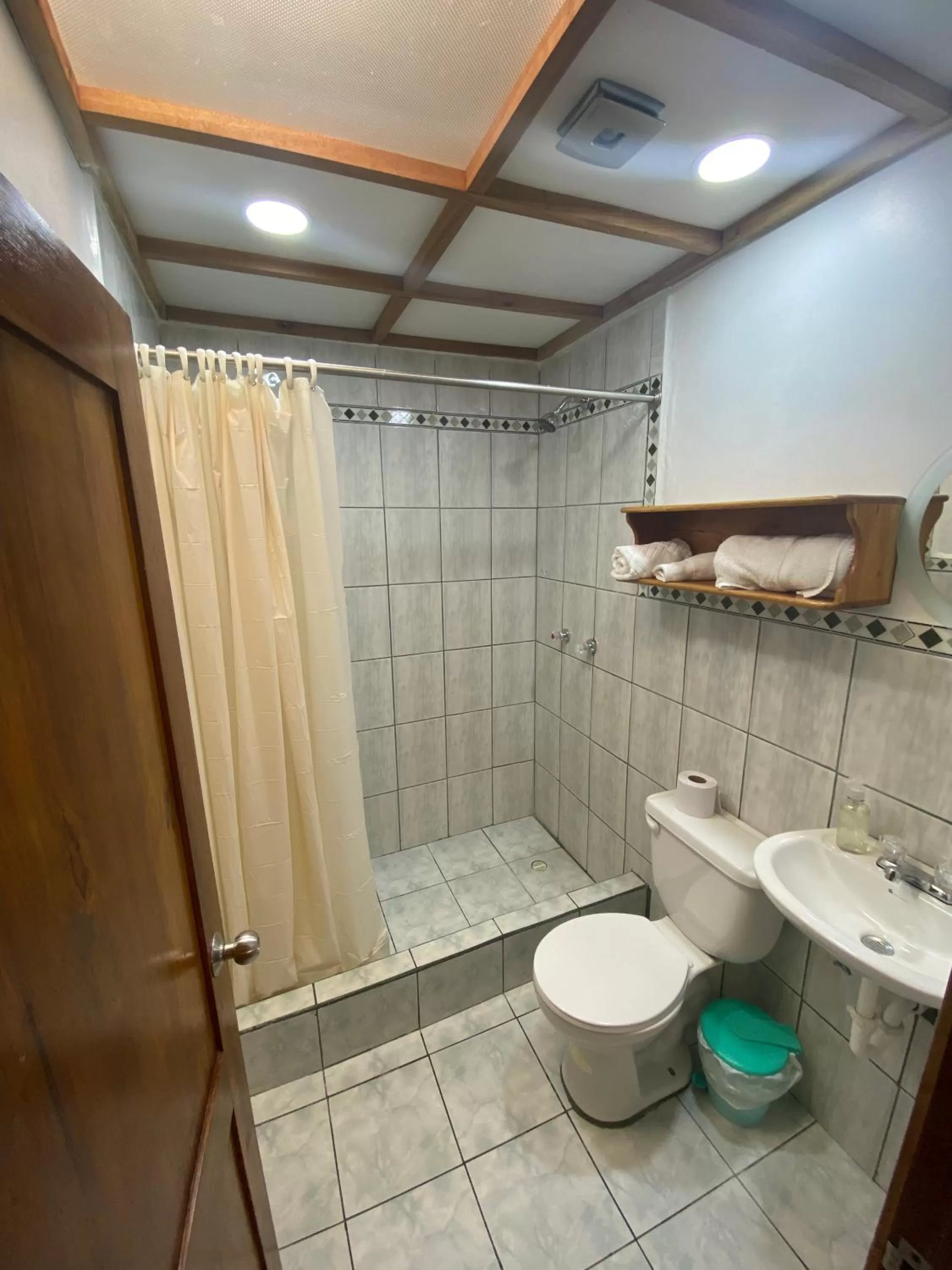 Bathroom in La Peregrina Galapagos B&B