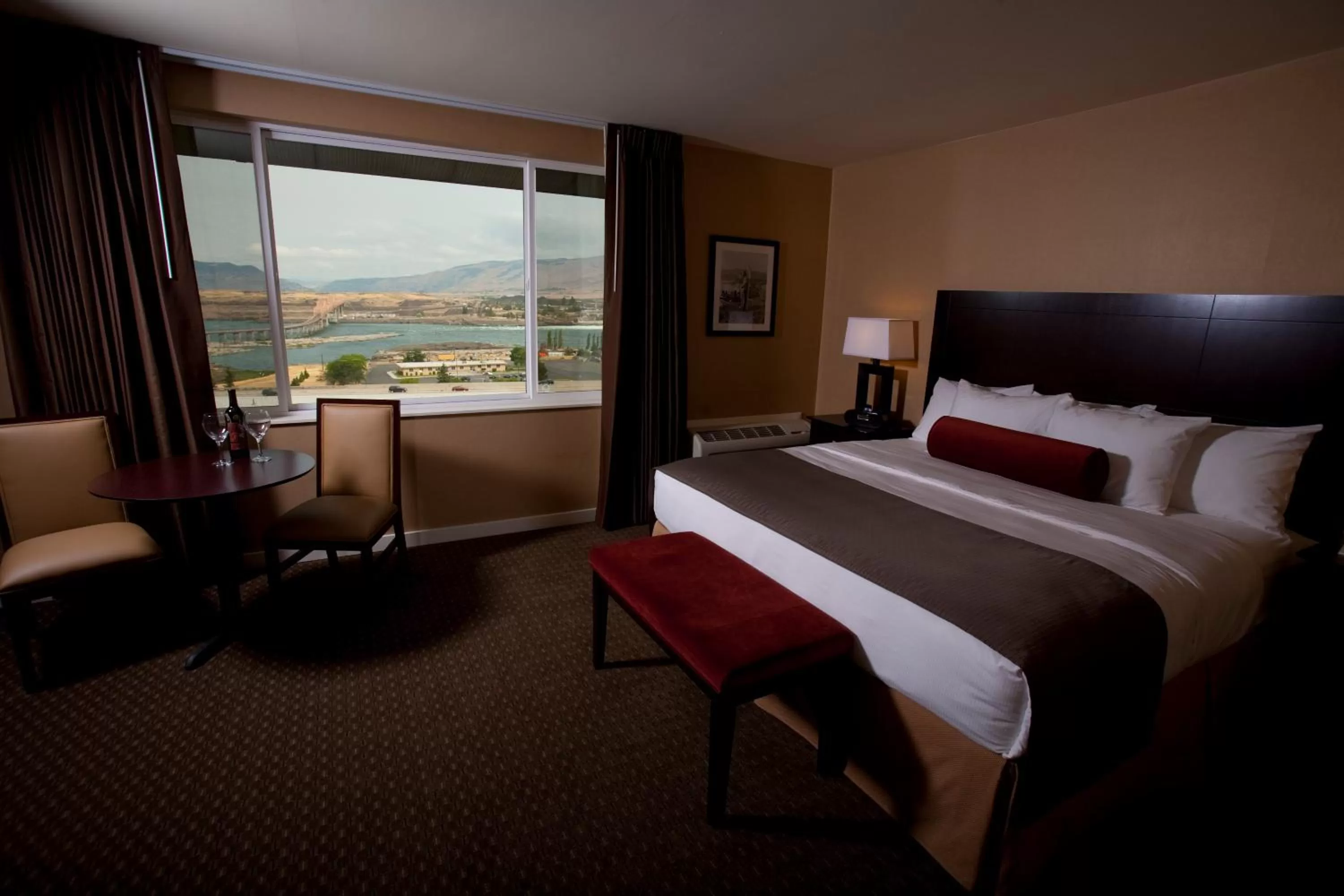 Photo of the whole room, Bed in Celilo Inn