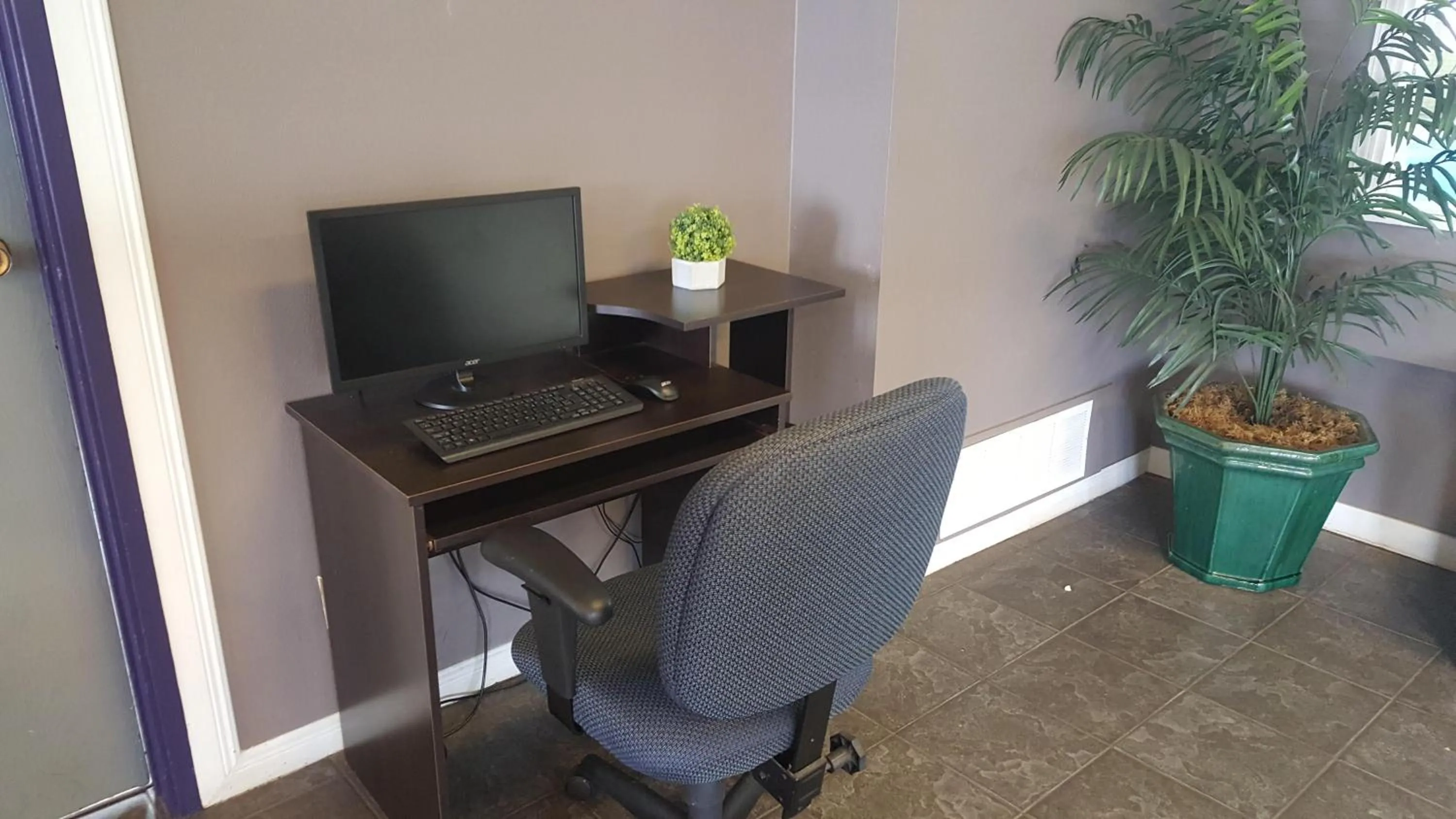 Business facilities in Alpine Inn Abbotsford