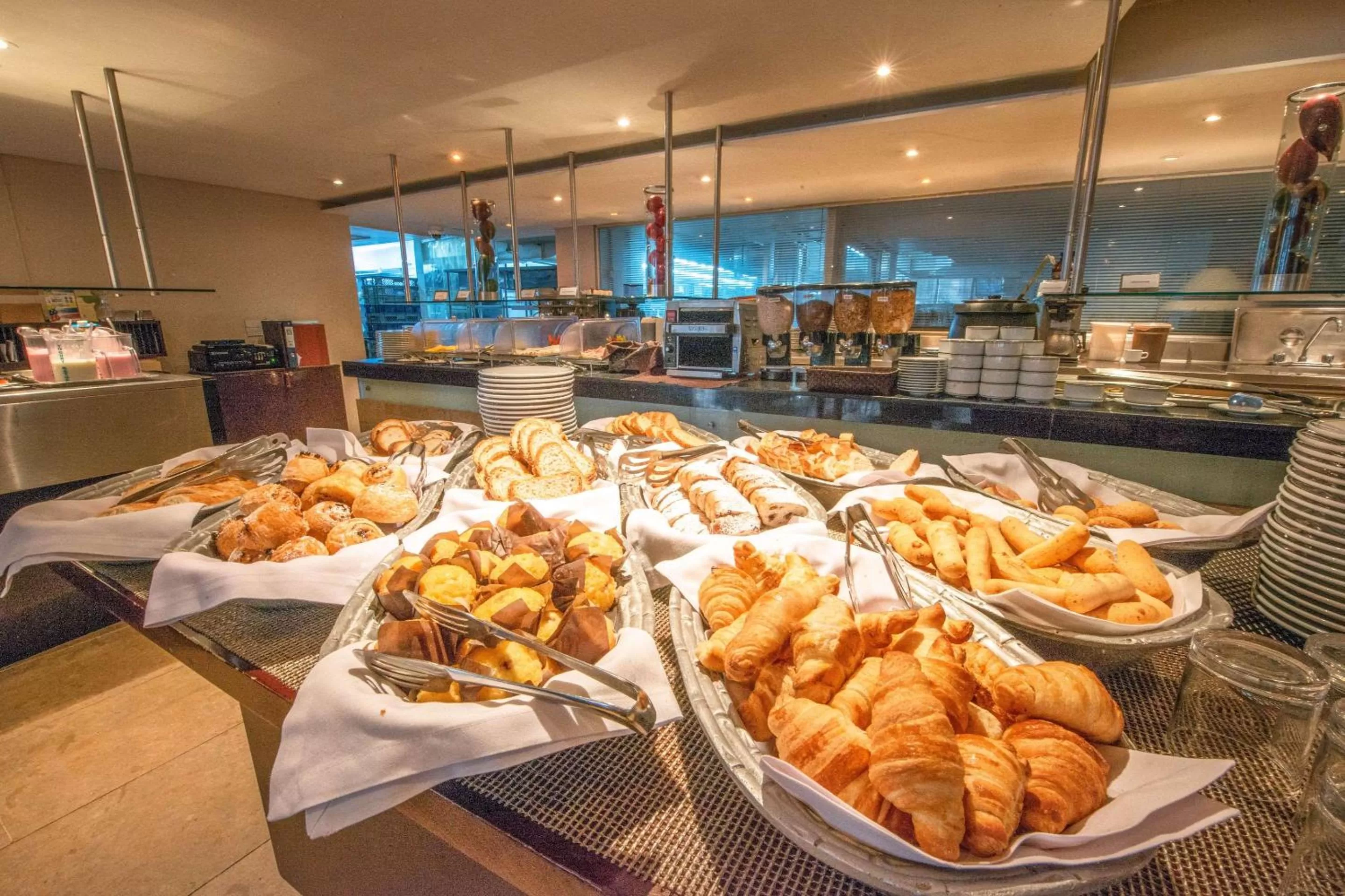 Restaurant/places to eat in Bogota Plaza Hotel