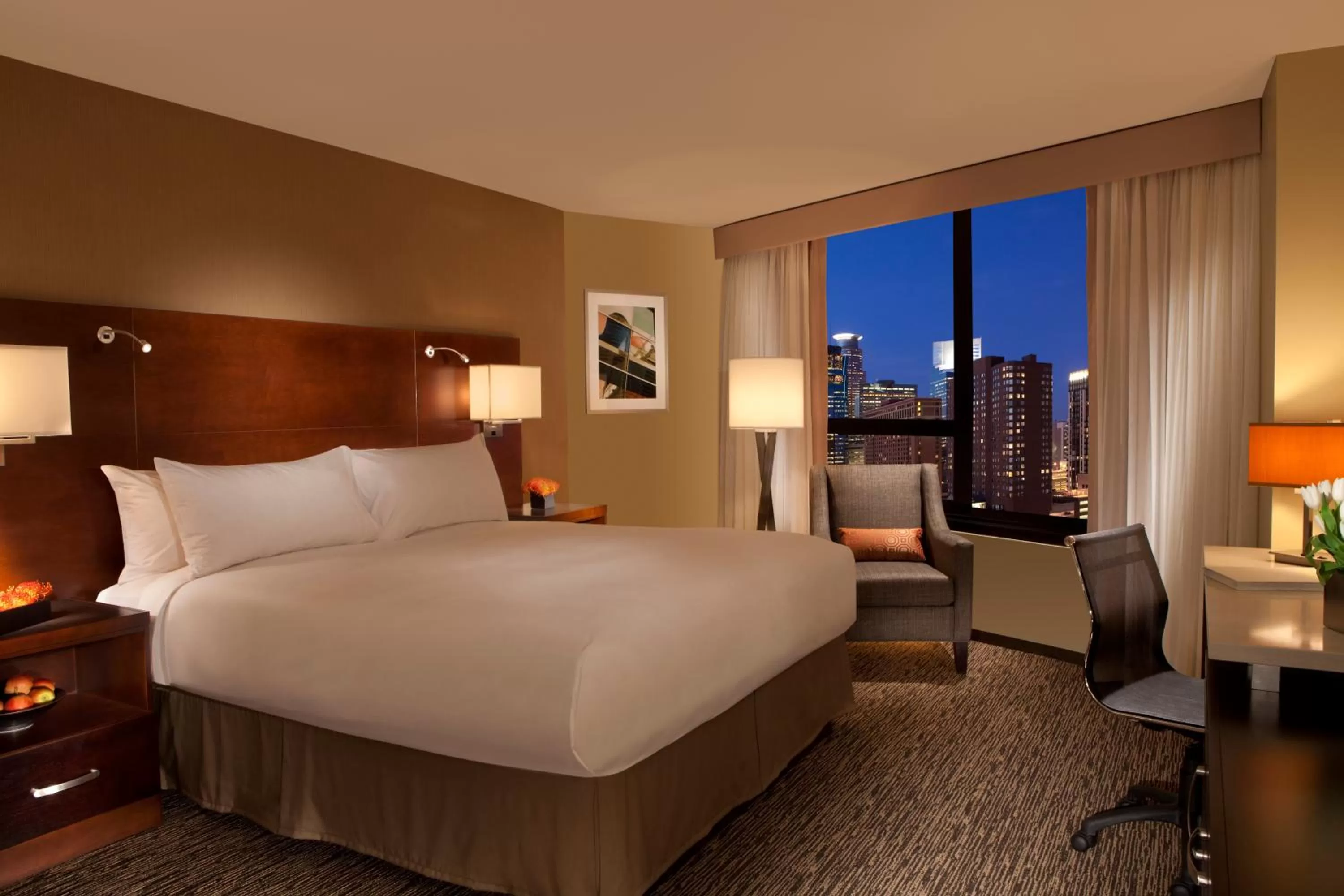 Superior King Room in Sheraton Minneapolis Downtown Convention Center
