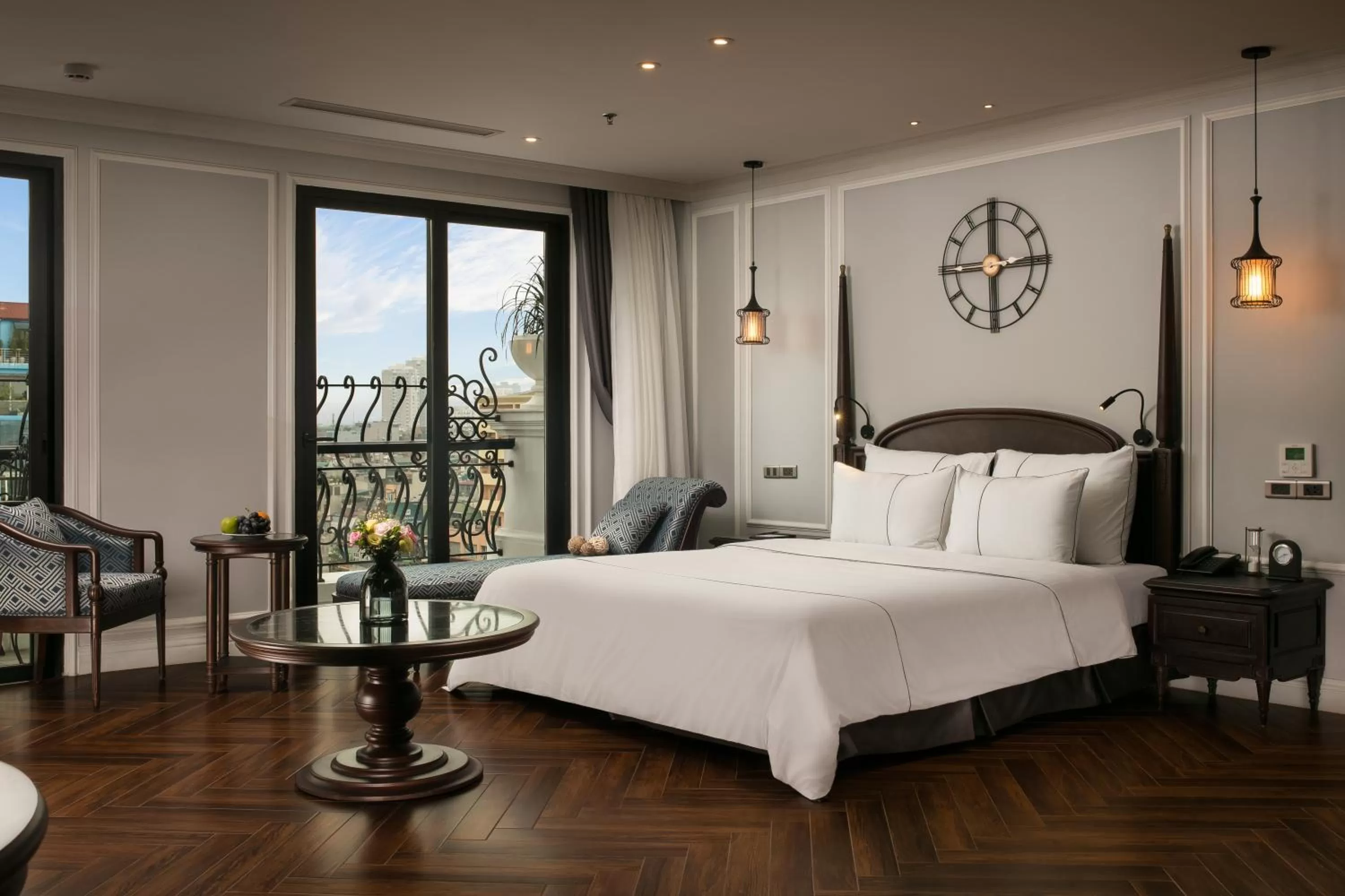 Photo of the whole room, Bed in Canary Hotel