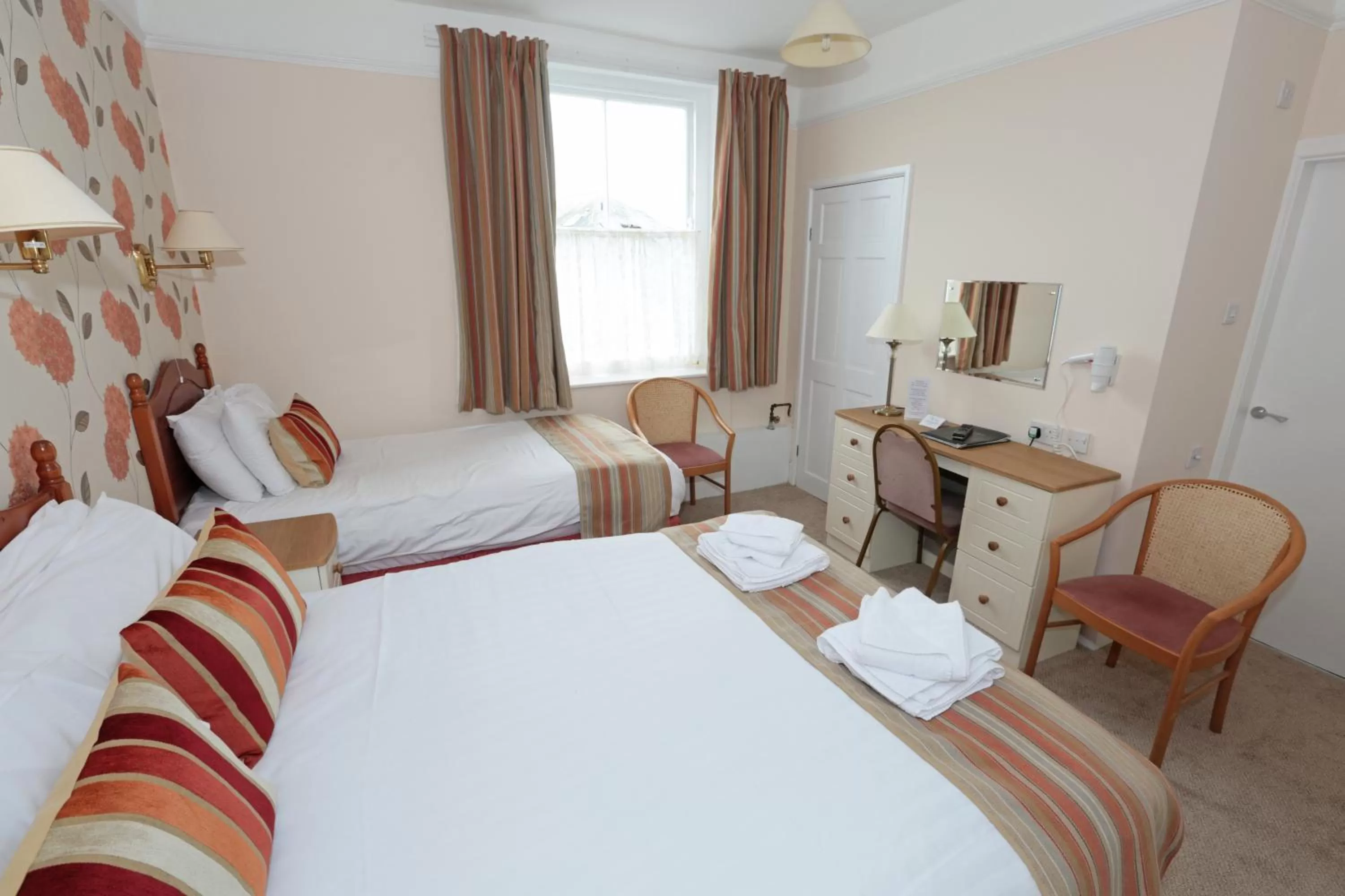 Bedroom, Bed in Lion Hotel & Studio Apartments