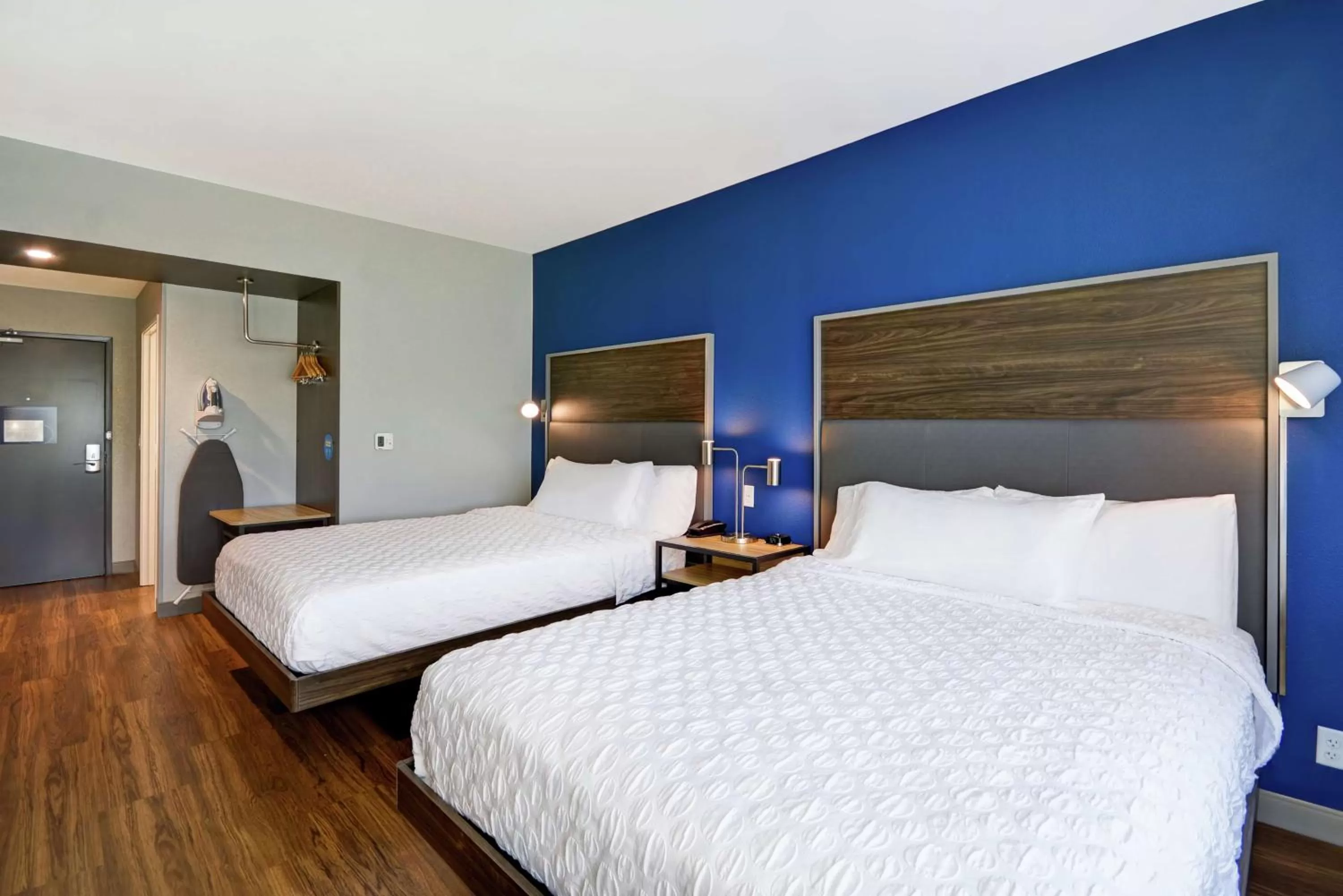 Photo of the whole room, Bed in Tru By Hilton Huber Heights Dayton